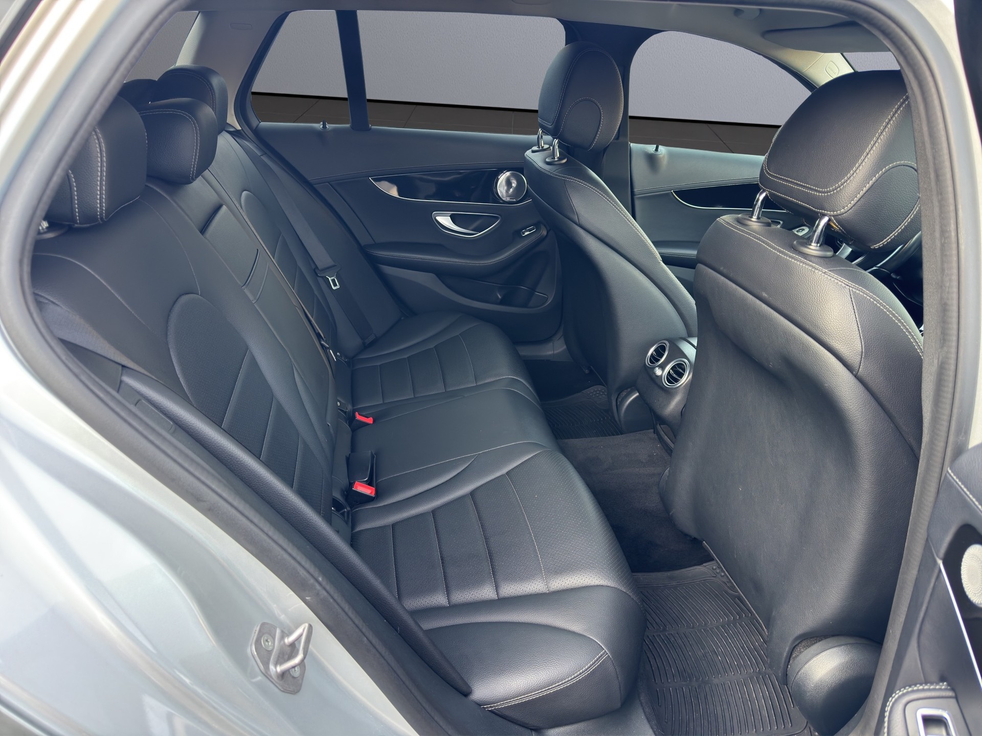 MERCEDES-BENZ C 250 d AMG Line 4Matic 9G-Tronic-image-15
