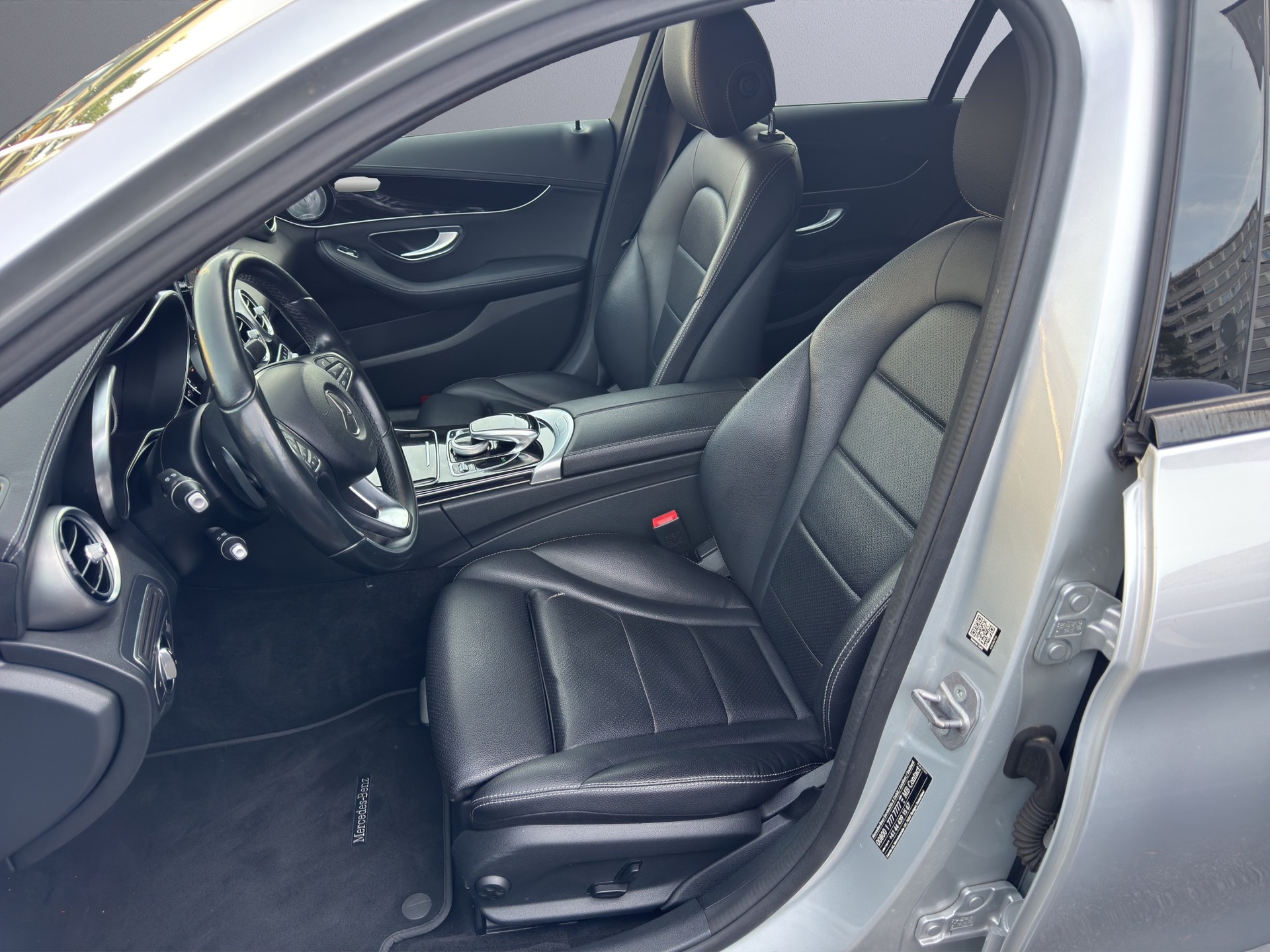 MERCEDES-BENZ C 250 d AMG Line 4Matic 9G-Tronic-image-9