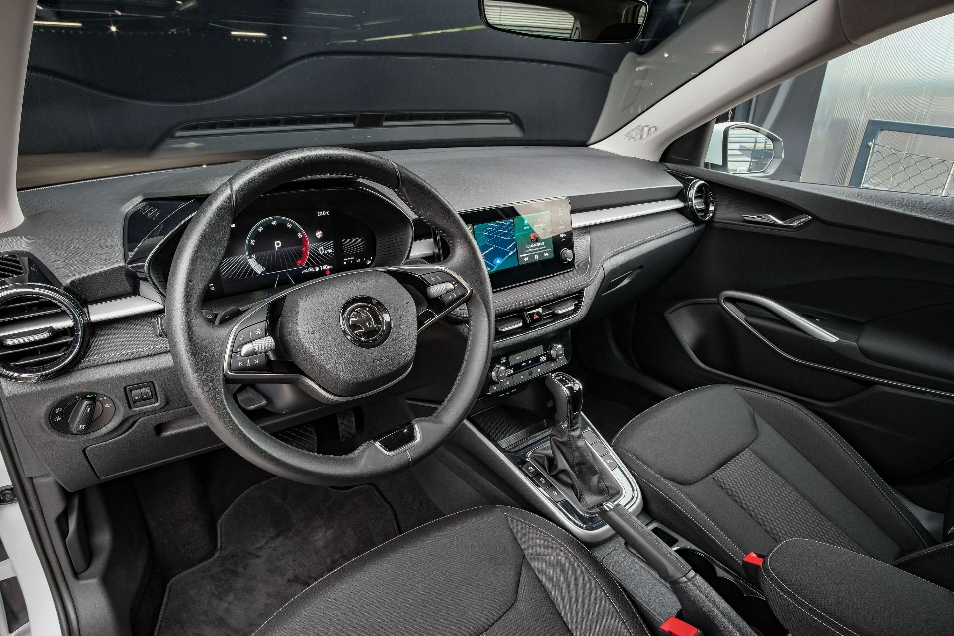SKODA Fabia 1.0 TSI Selection DSG-image-12