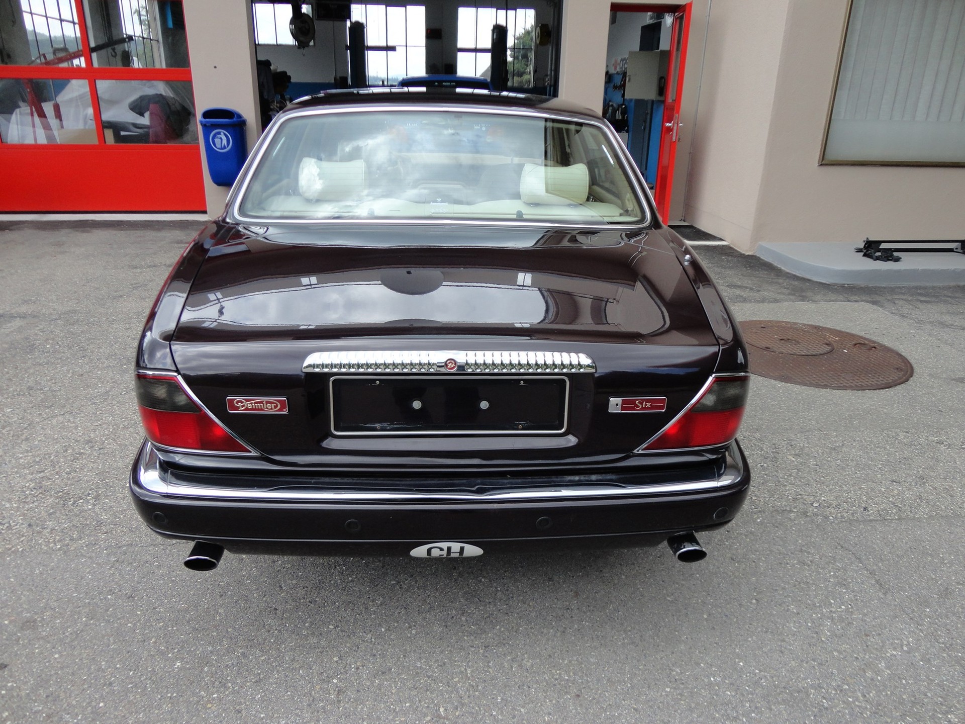 DAIMLER 4.0 Six-image-1