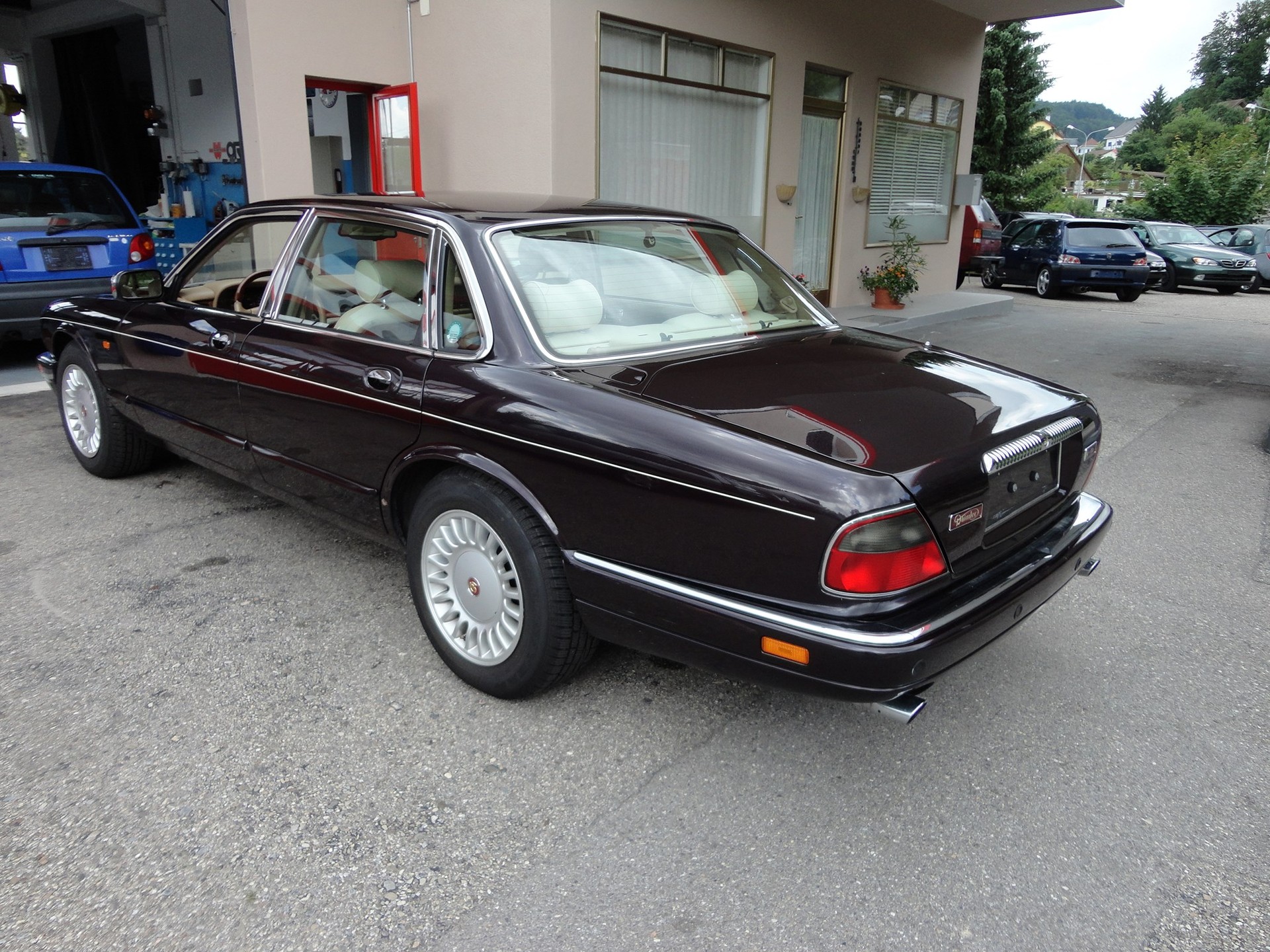DAIMLER 4.0 Six-image-5