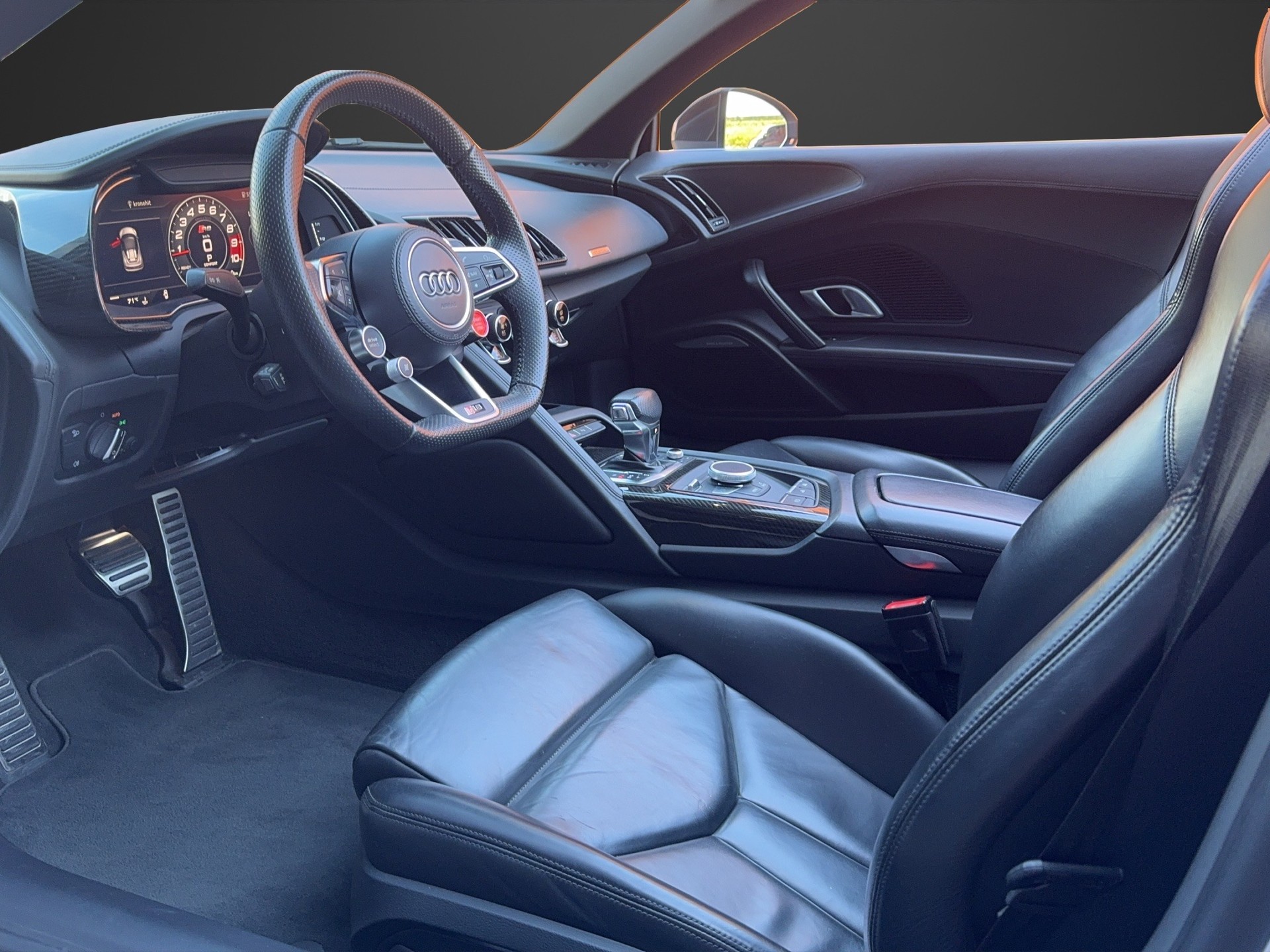 AUDI R8 Spyder performance S-Tronic-image-8