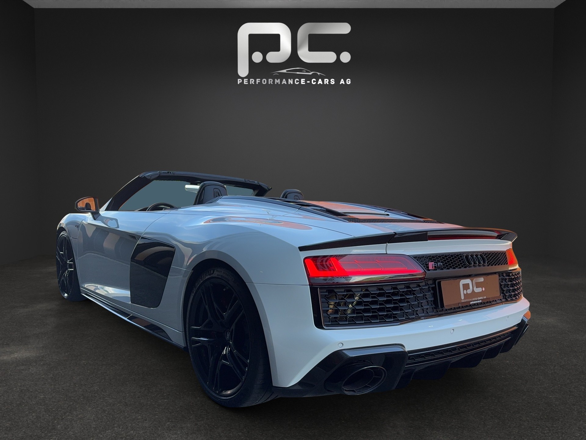 AUDI R8 Spyder performance S-Tronic-image-4