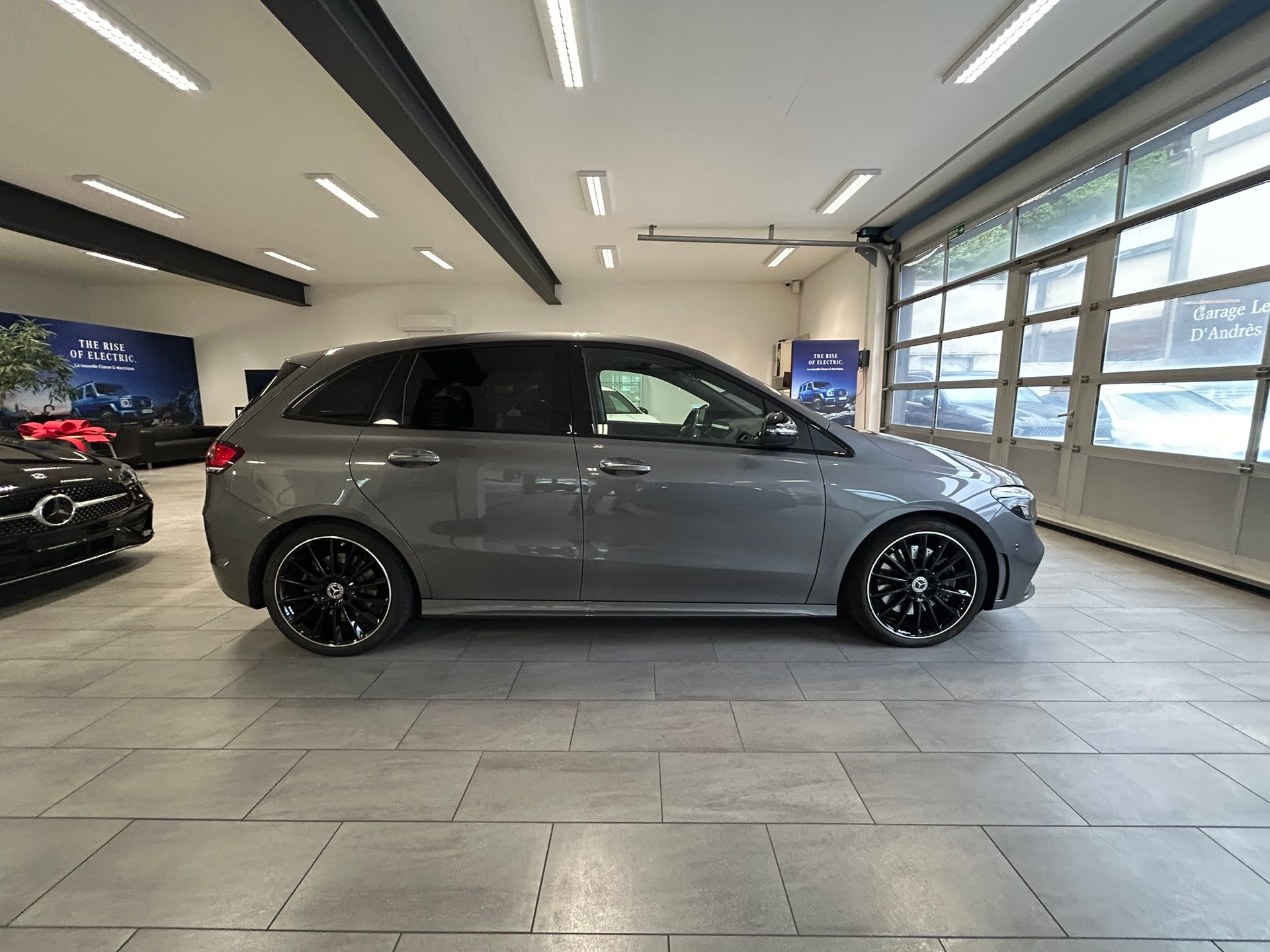 MERCEDES-BENZ B 250 4Matic AMG Line-image-6