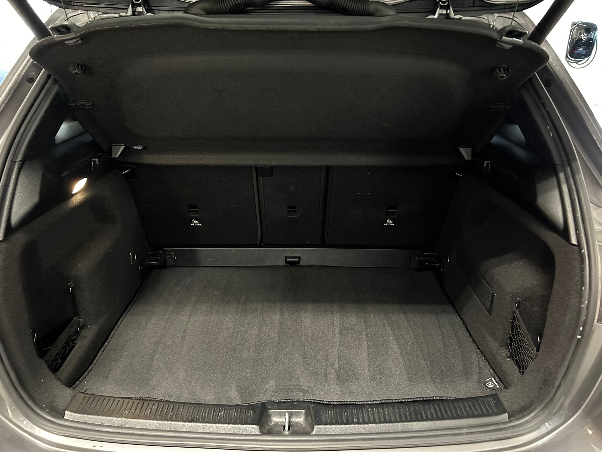 MERCEDES-BENZ B 250 4Matic AMG Line-image-17