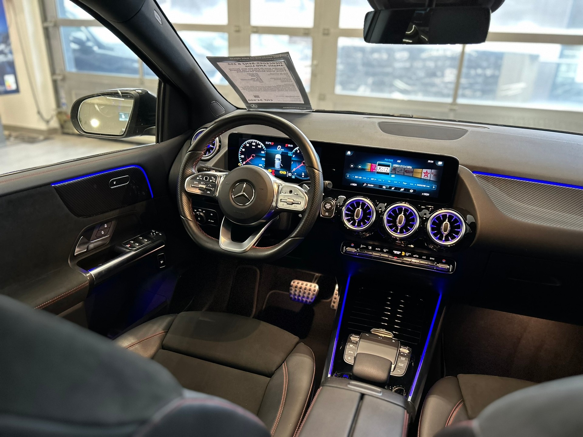 MERCEDES-BENZ B 250 4Matic AMG Line-image-10