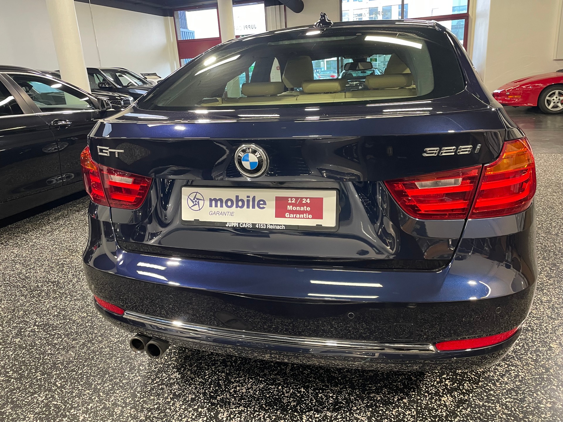 BMW 328i GT Luxury Line Steptronic-showroom-element-3