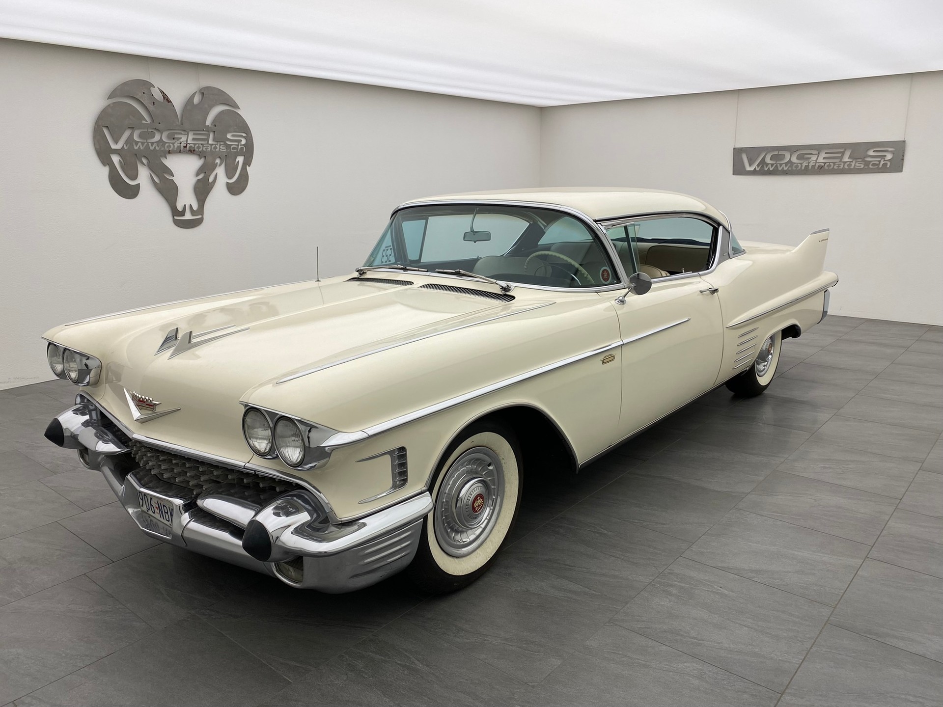 CADILLAC Series 62