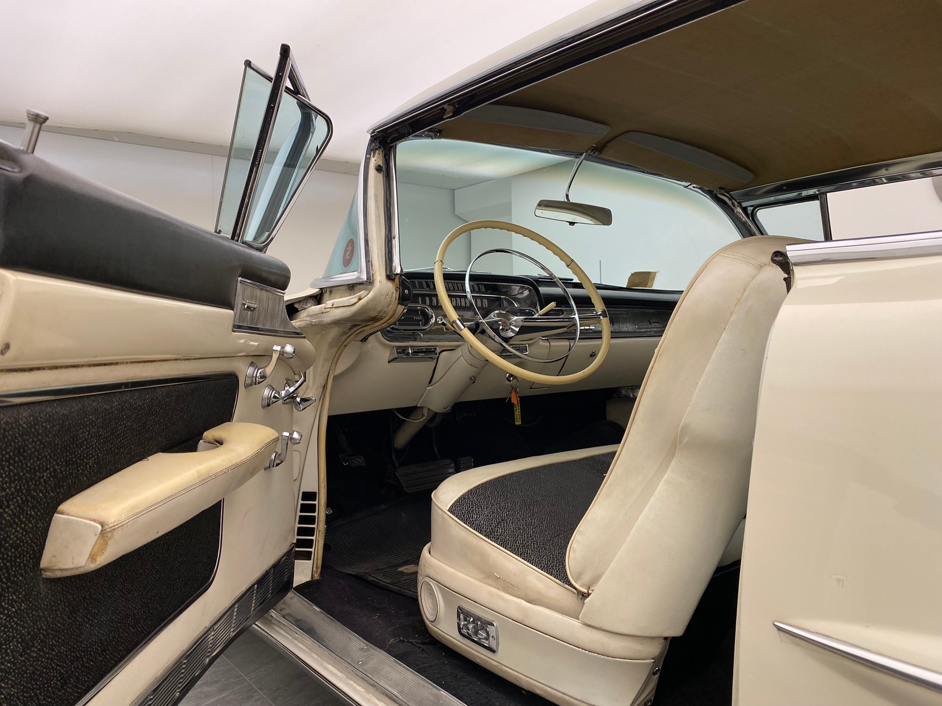 CADILLAC Series 62-image-12
