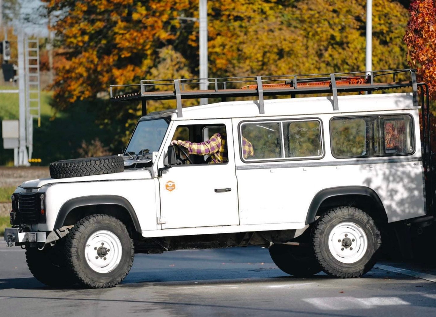 LAND ROVER 110-image-1