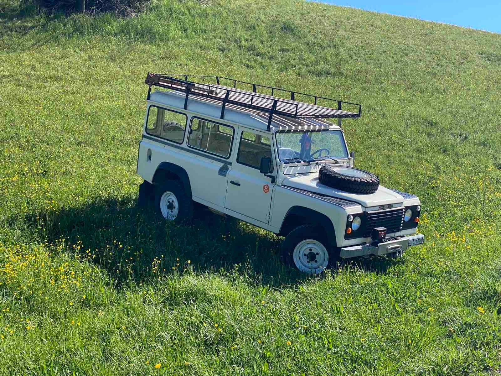 LAND ROVER 110
