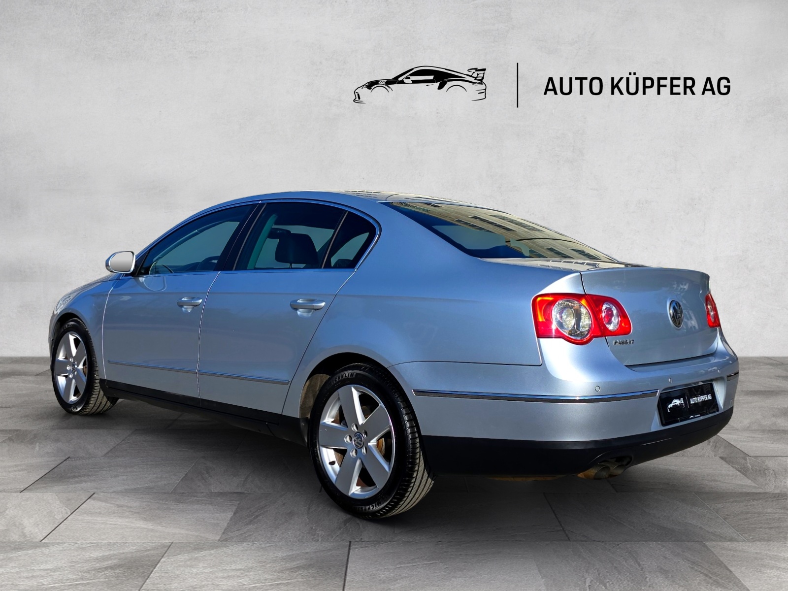 VW Passat 2.0 TDI Highline-showroom-element-2