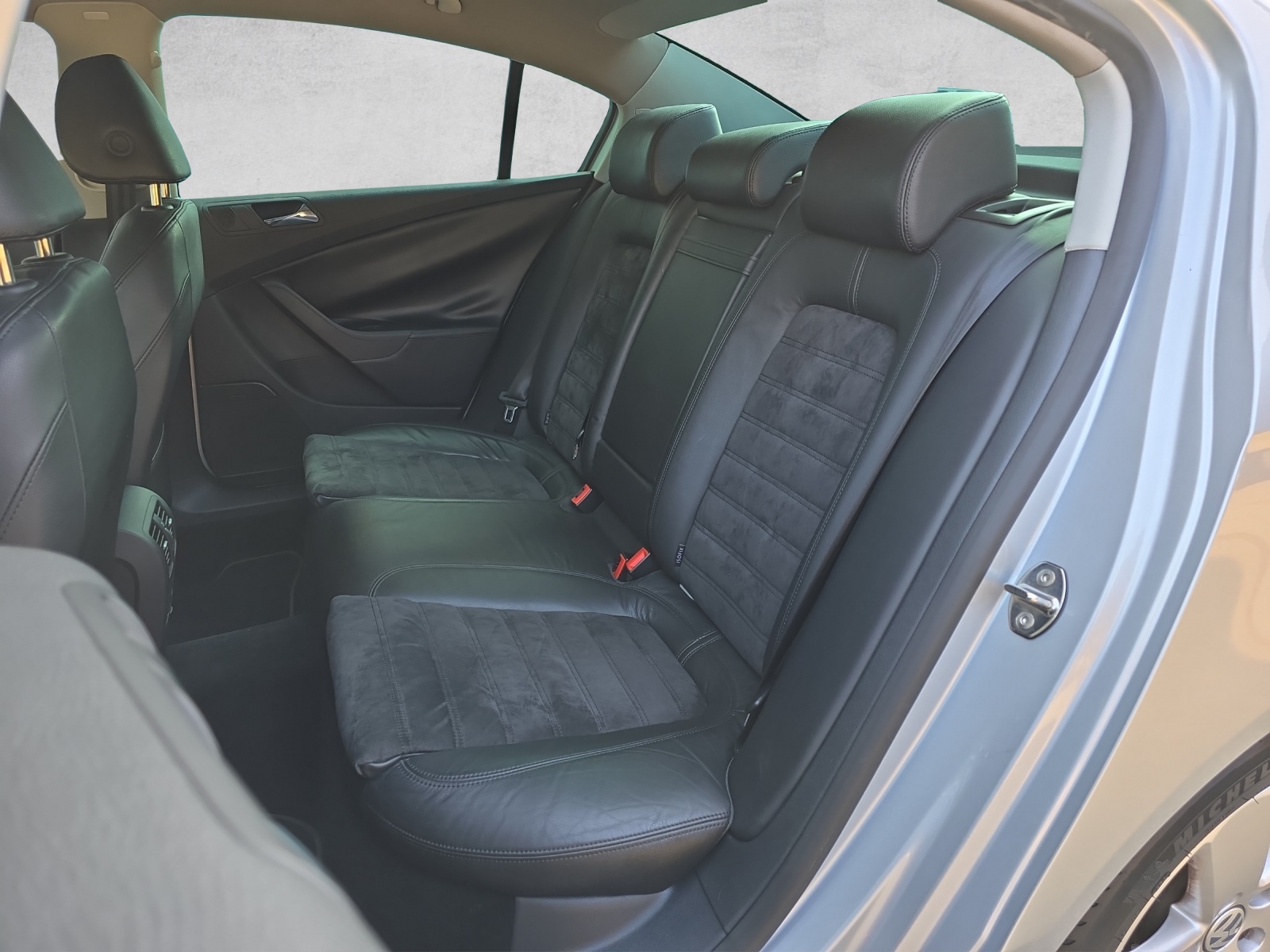 VW Passat 2.0 TDI Highline-image-11