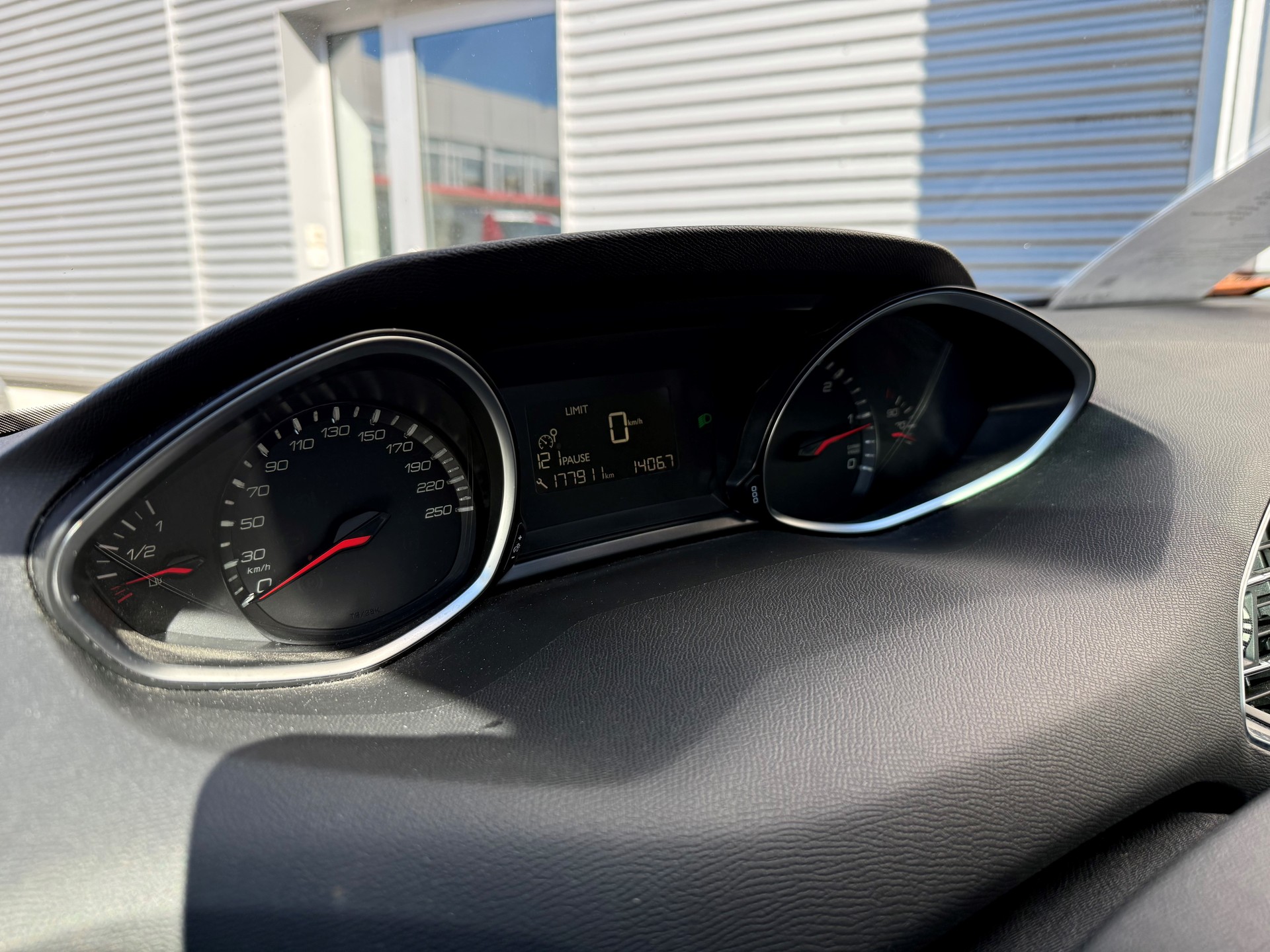 PEUGEOT 308 SW 2.0 BlueHDI Business-image-6