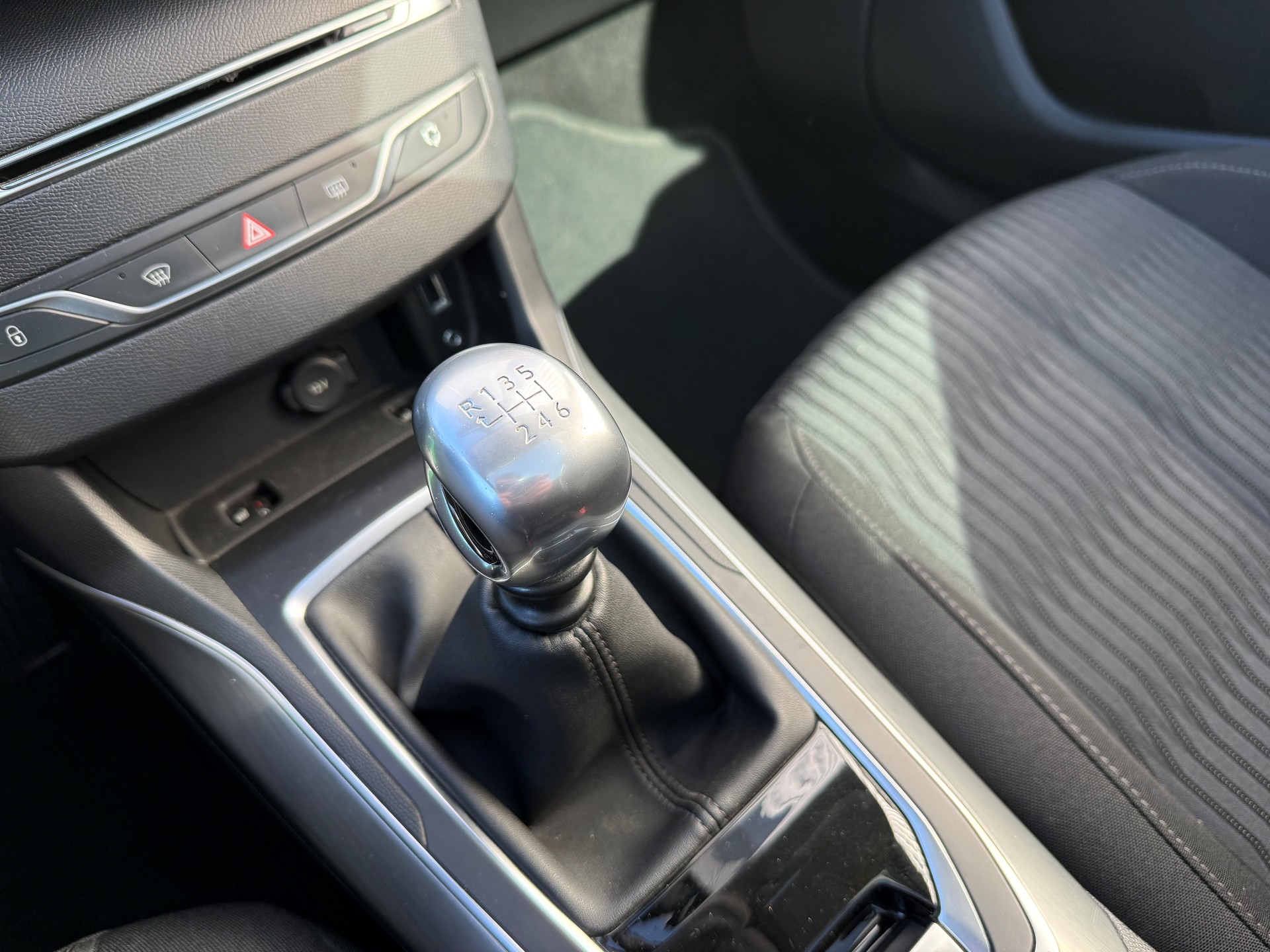 PEUGEOT 308 SW 2.0 BlueHDI Business-image-4