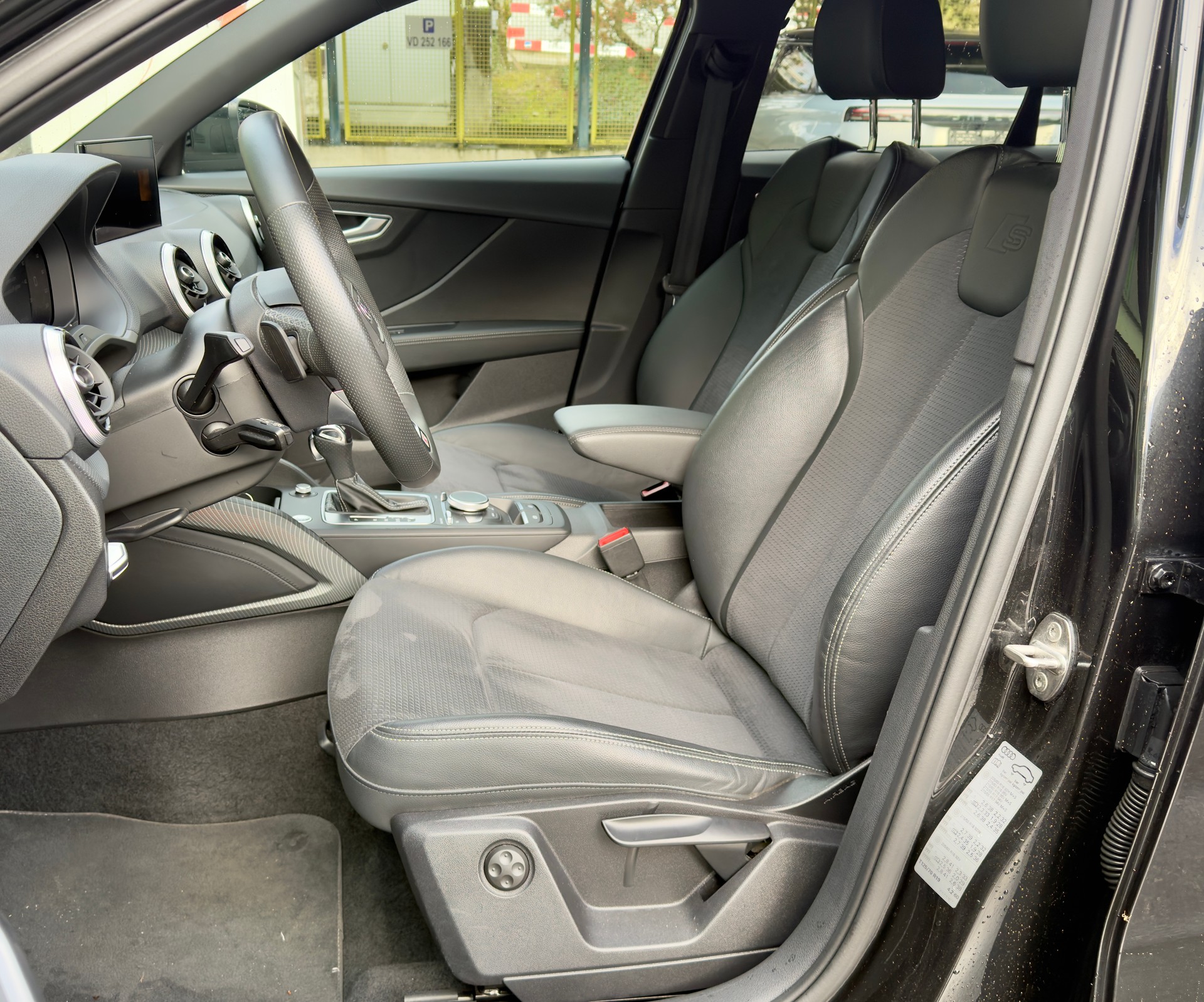 AUDI Q2 40 TFSI S line Attraction quattro S-tronic-image-12