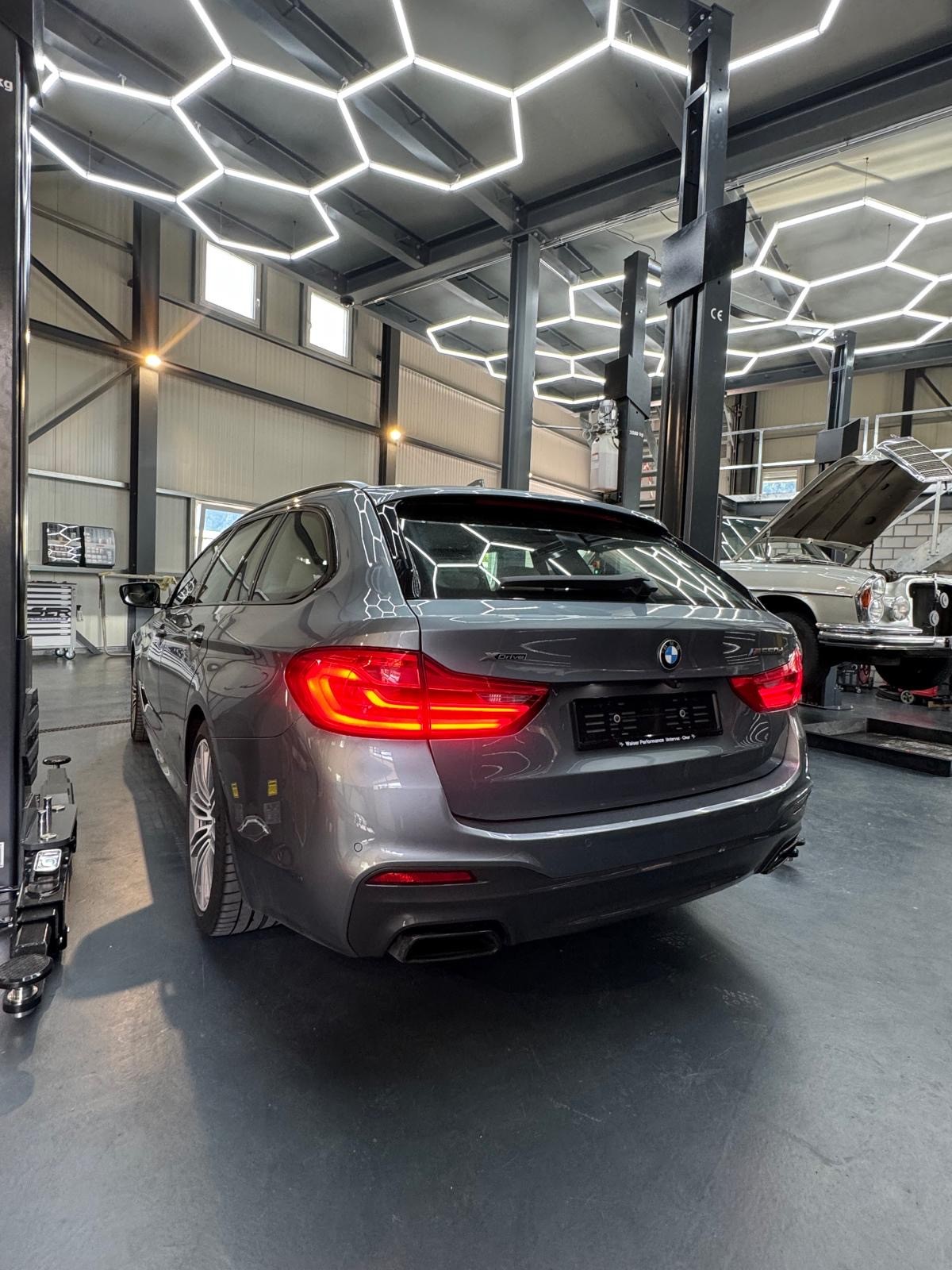 BMW M550d xDrive Touring Steptronic-image-5