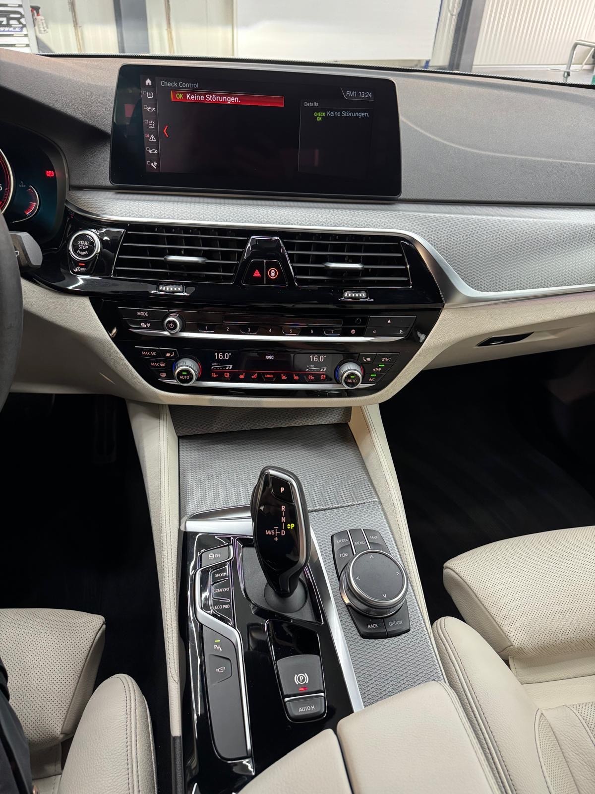 BMW M550d xDrive Touring Steptronic-image-9