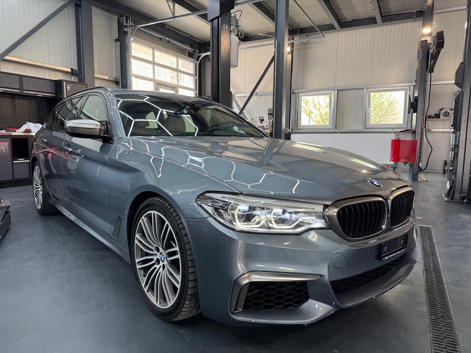 BMW M550d xDrive Touring Steptronic-image-2
