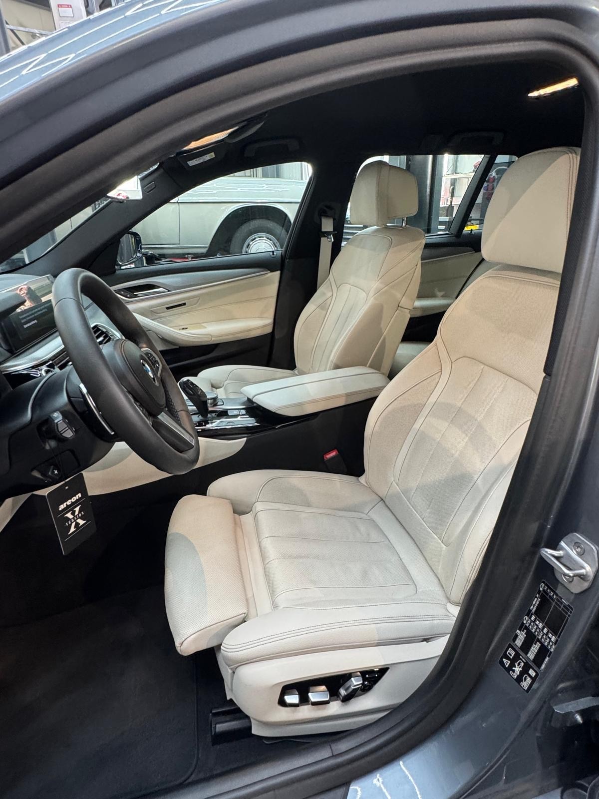 BMW M550d xDrive Touring Steptronic-image-7