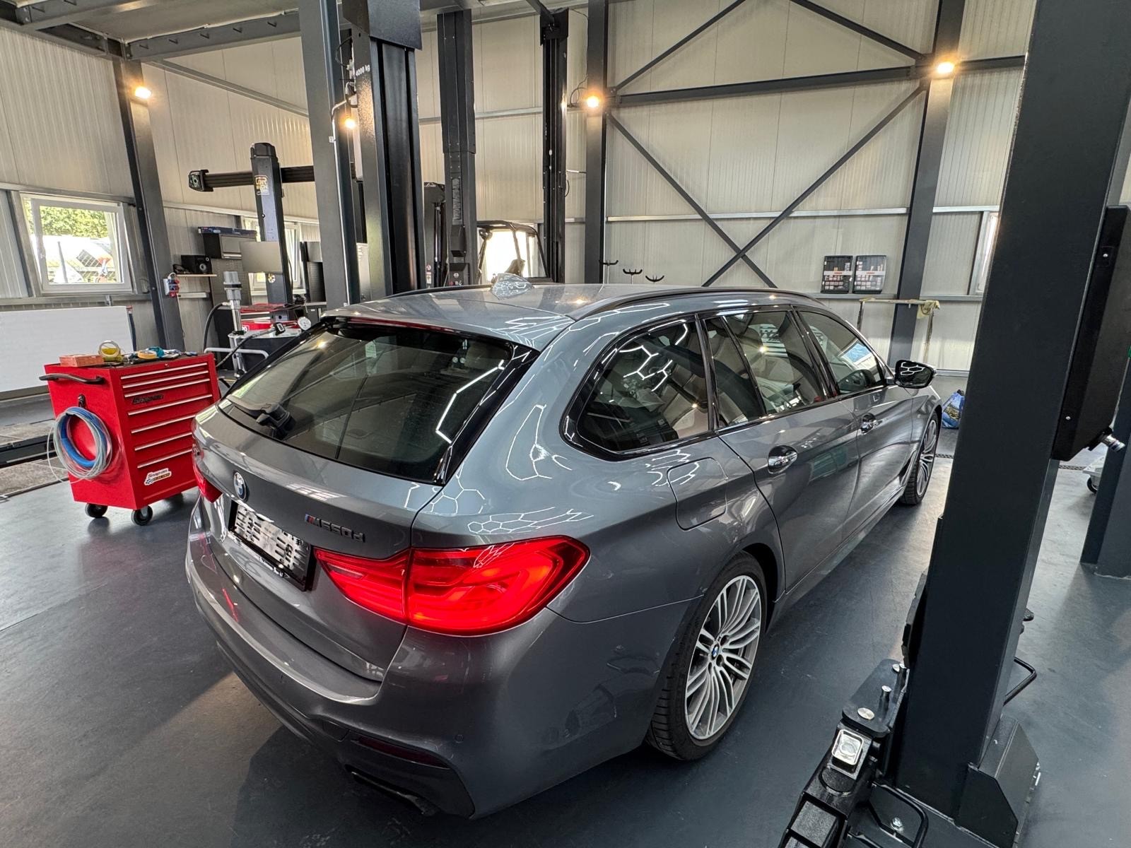 BMW M550d xDrive Touring Steptronic-image-4