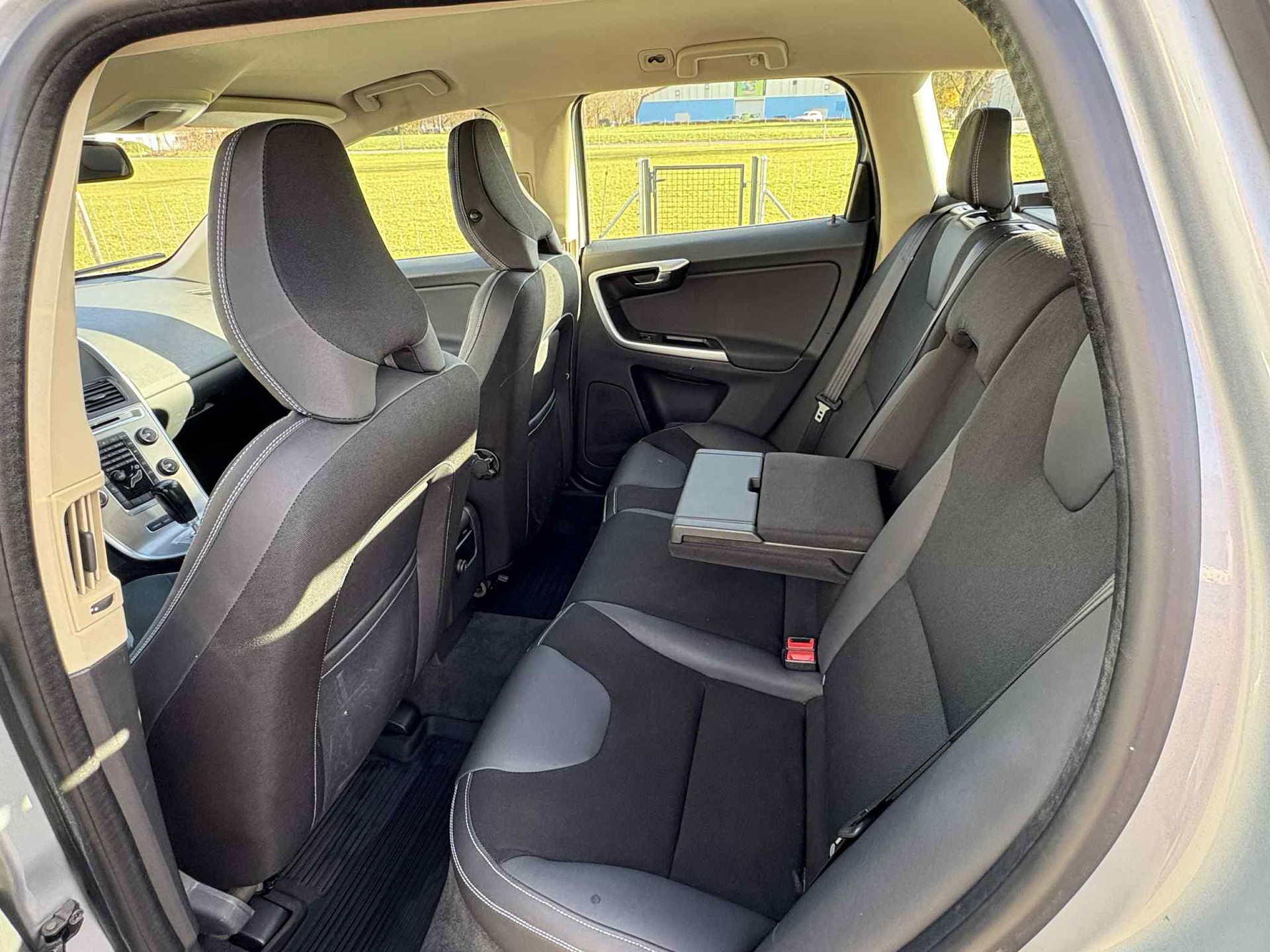 VOLVO XC60 D3 AWD Kinetic Geartronic-image-4