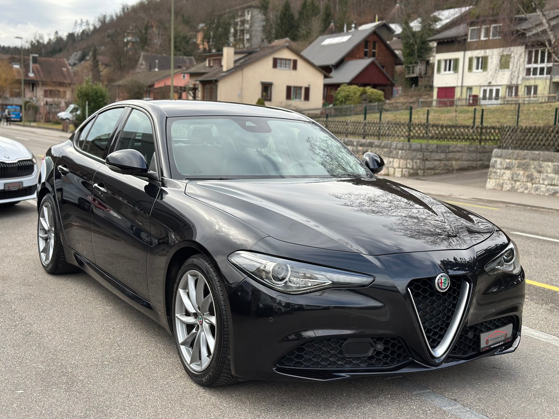 ALFA ROMEO Giulia 2.2 JTDM Super Automatic-showroom-element-1