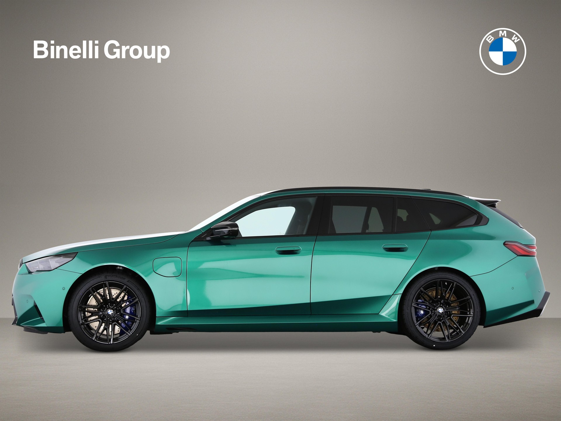 BMW M5 xDrive Touring-image-4