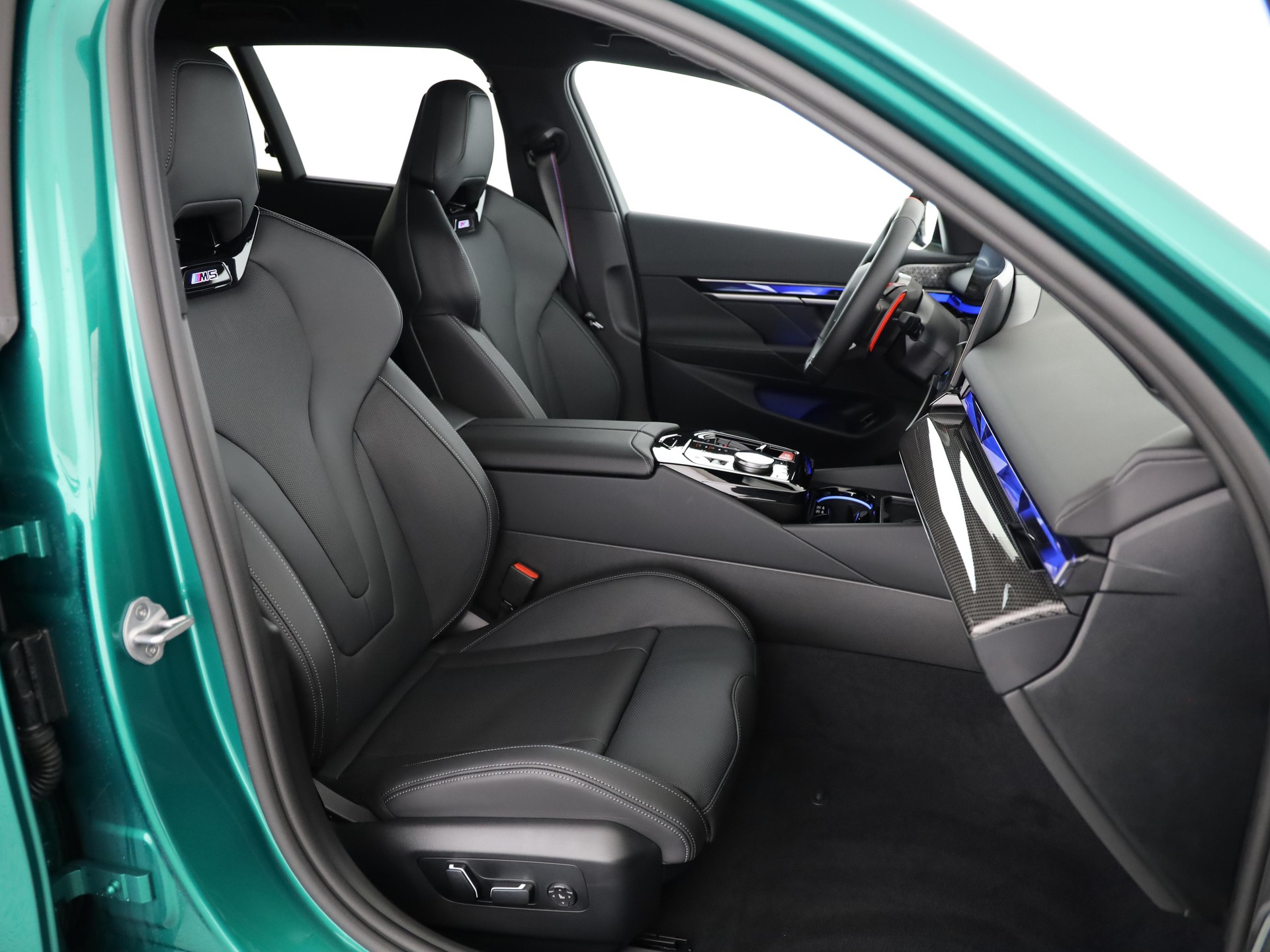 BMW M5 xDrive Touring-image-14