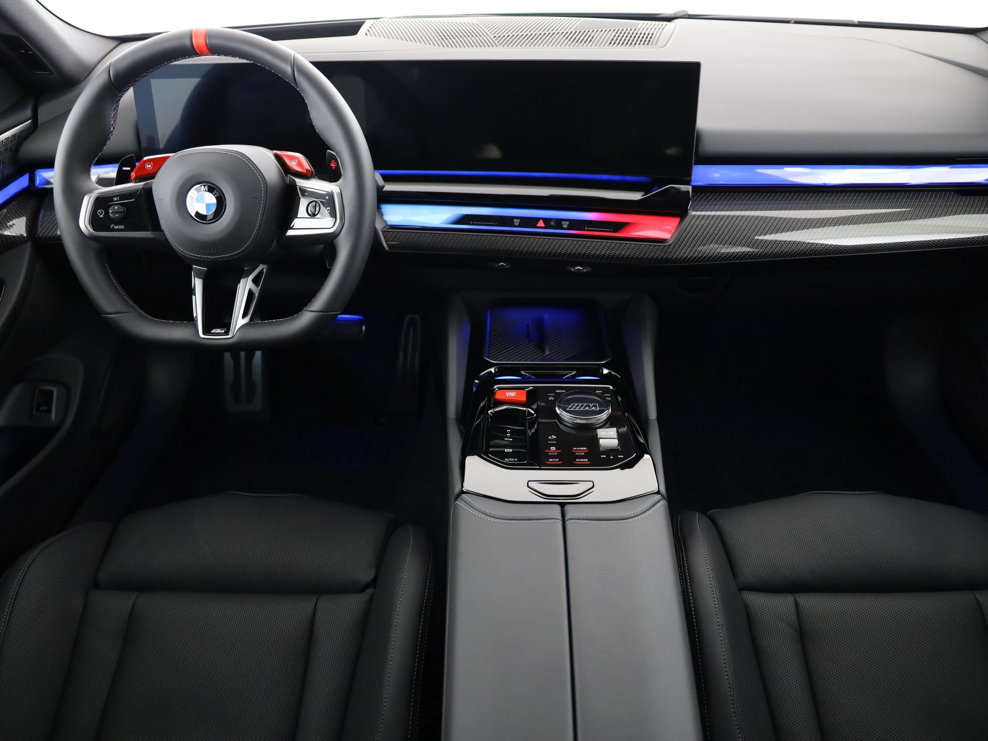 BMW M5 xDrive Touring-image-16