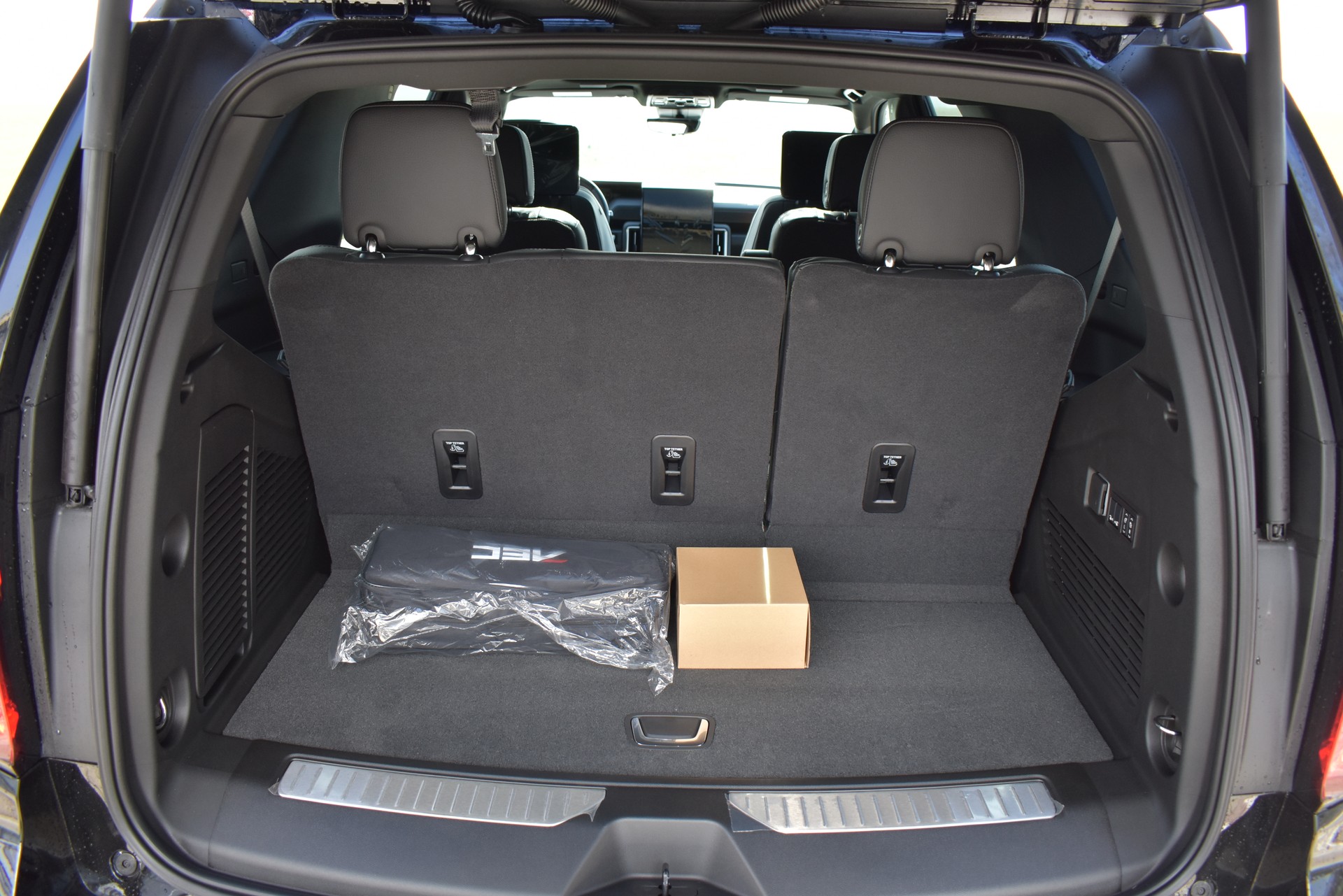 GMC Yukon Denali-image-8