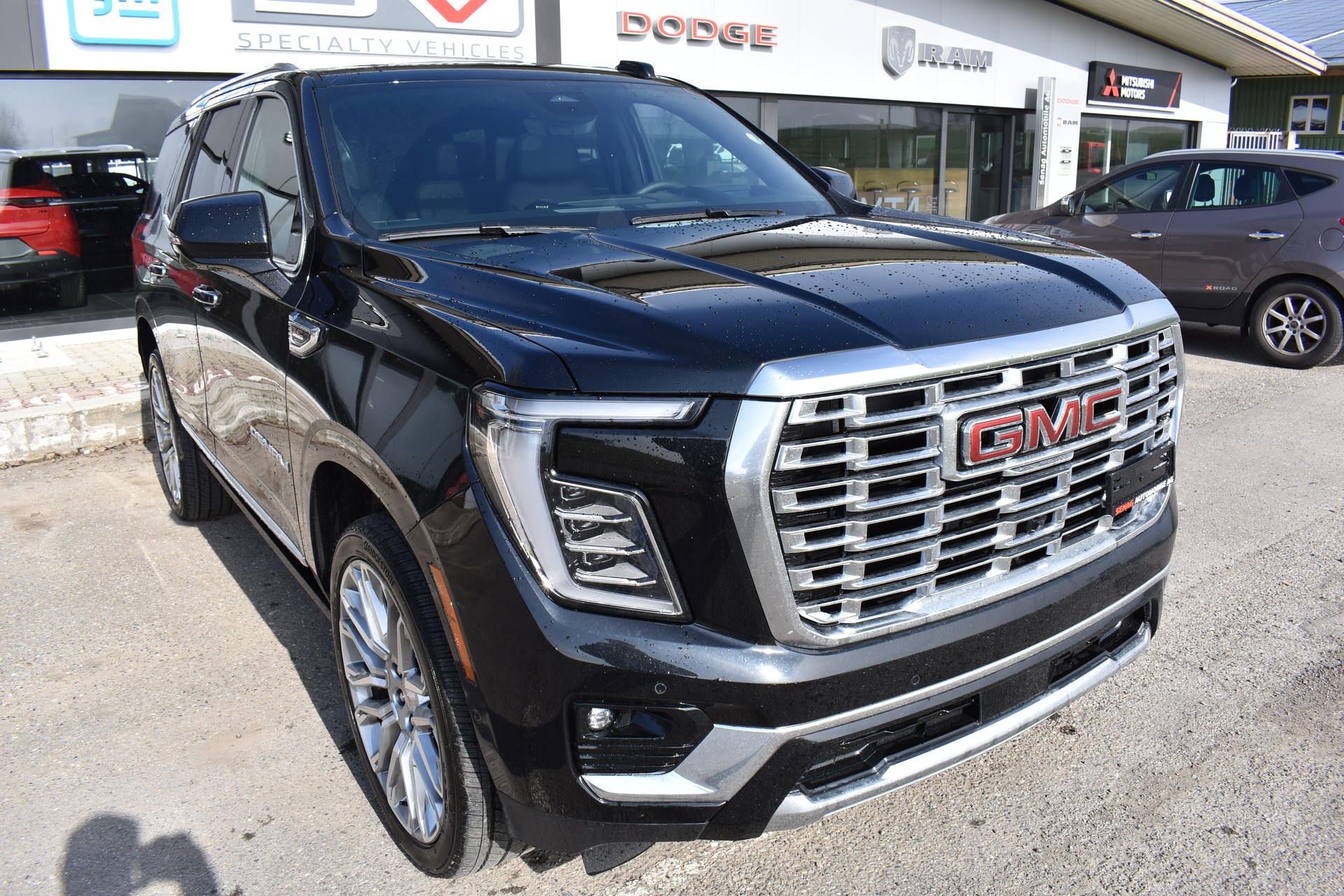 GMC Yukon Denali-image-4