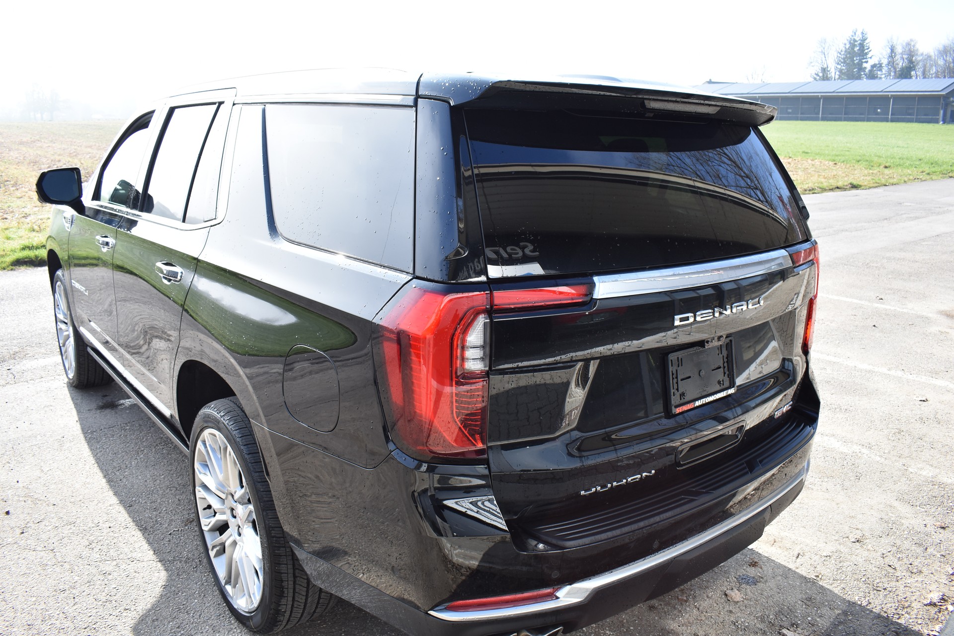 GMC Yukon Denali-image-9