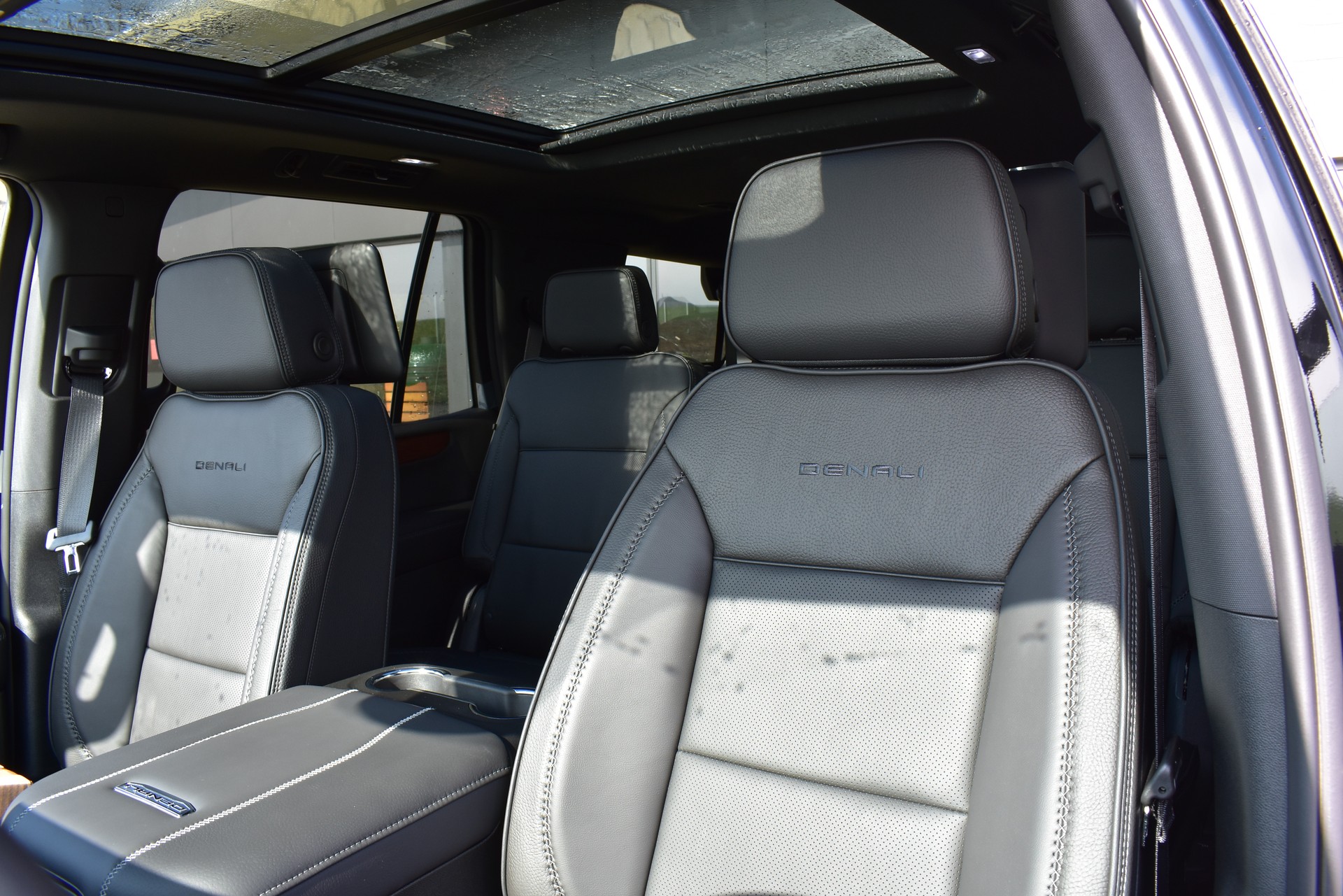 GMC Yukon Denali-image-13