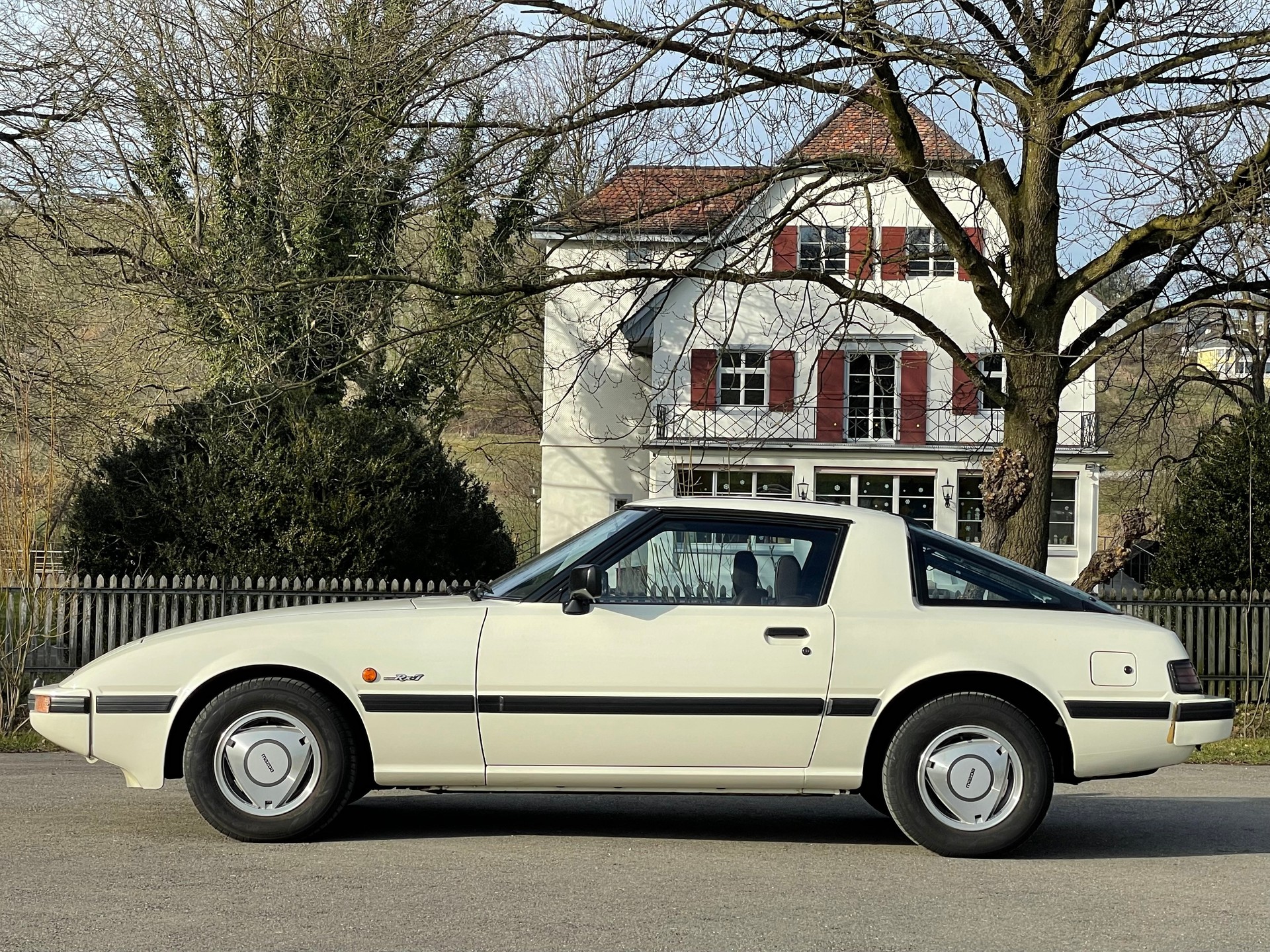 MAZDA RX-7 2.3, Veteranen-Fahrzeug, wird frisch geprüft-showroom-element-3