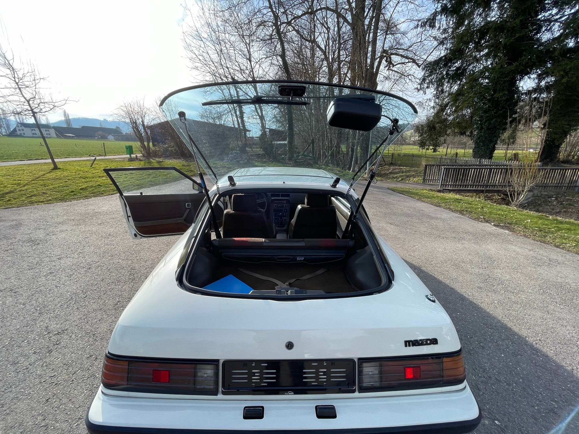 MAZDA RX-7 2.3, Veteranen-Fahrzeug, wird frisch geprüft-image-23