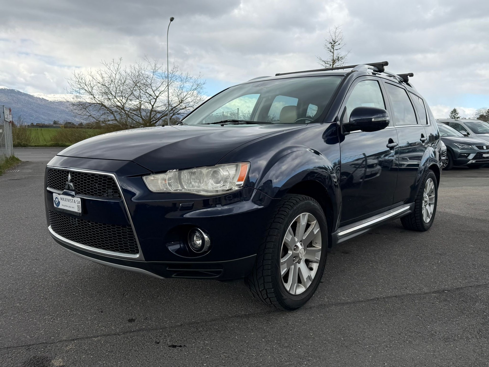 MITSUBISHI Outlander 2.2 DID Navigator 4WD TC-SST-showroom-element-1