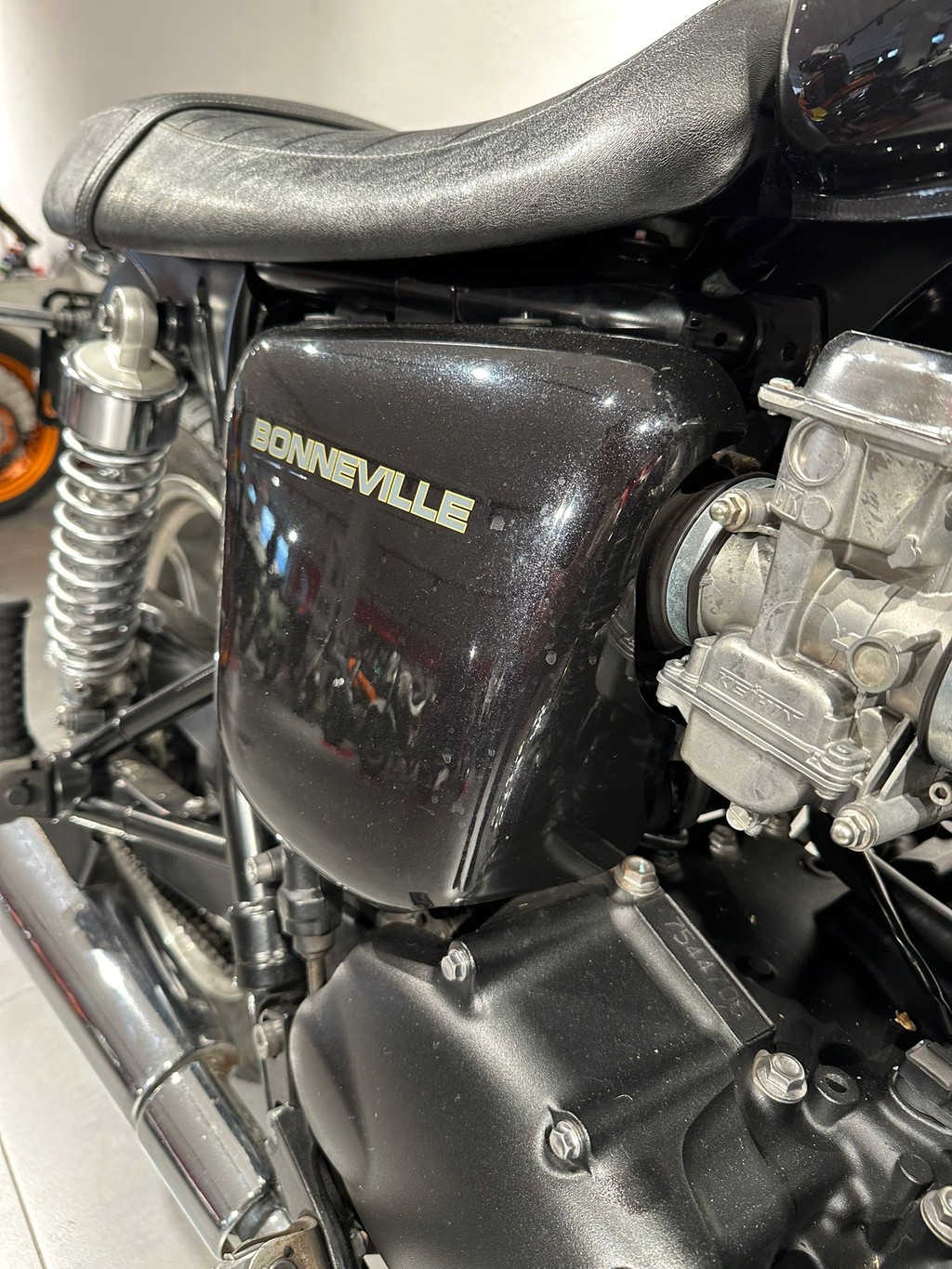 TRIUMPH Bonneville 900 i-image-6