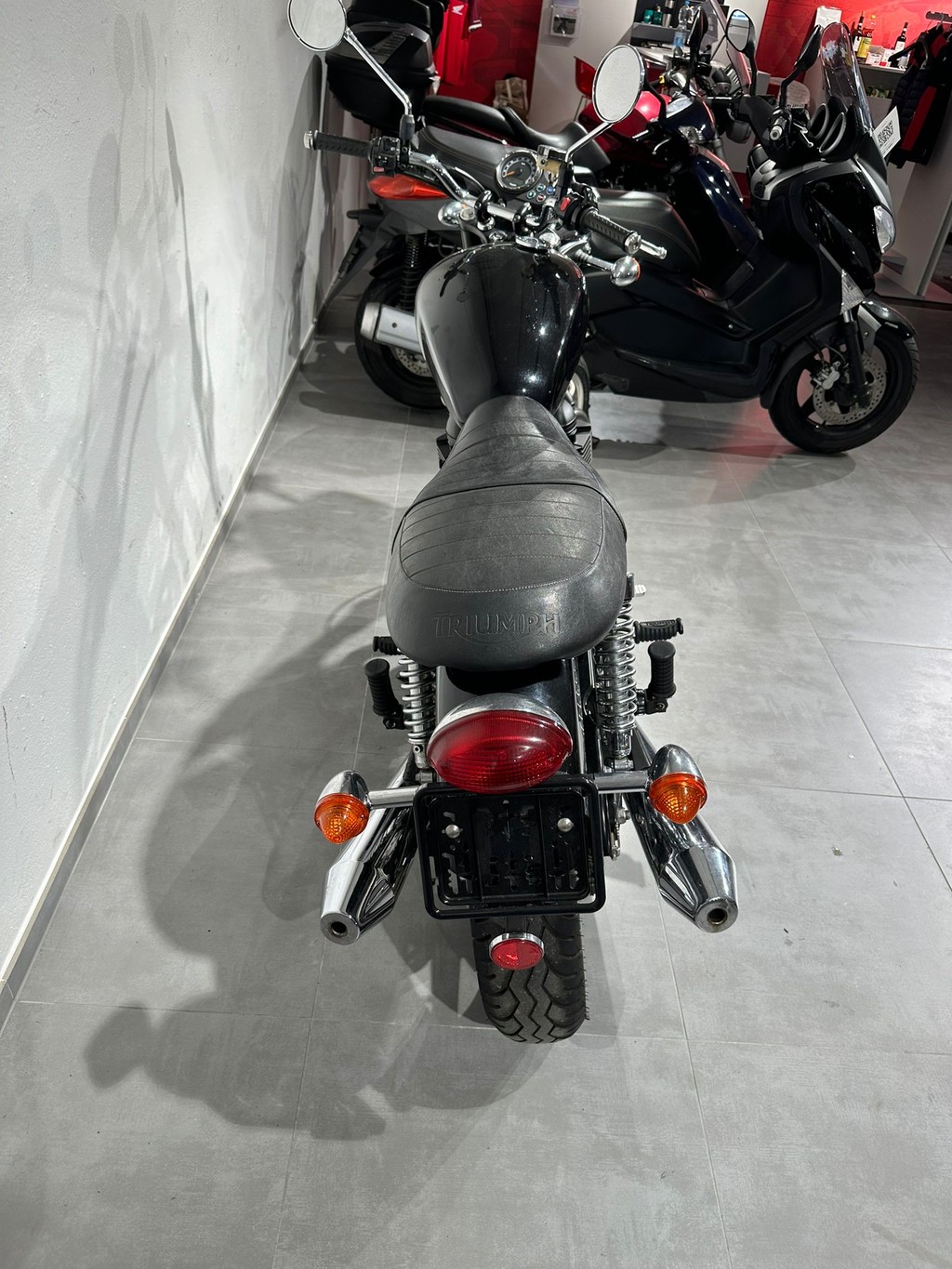 TRIUMPH Bonneville 900 i-image-3