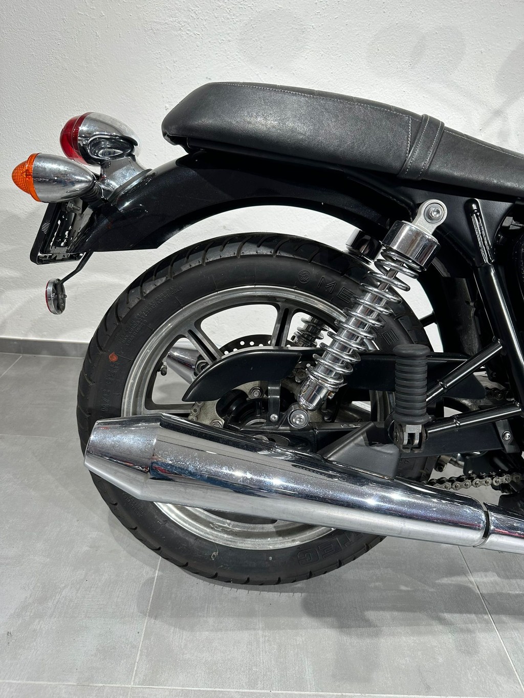 TRIUMPH Bonneville 900 i-image-7