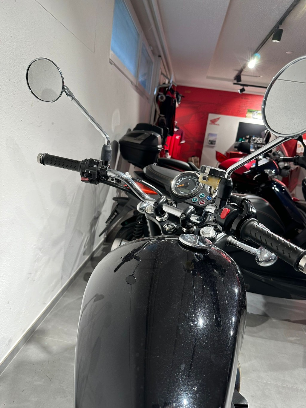 TRIUMPH Bonneville 900 i-image-4