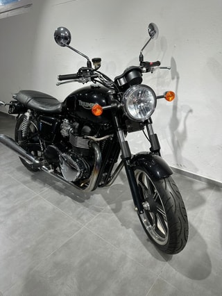 TRIUMPH Bonneville 900 i-image-9