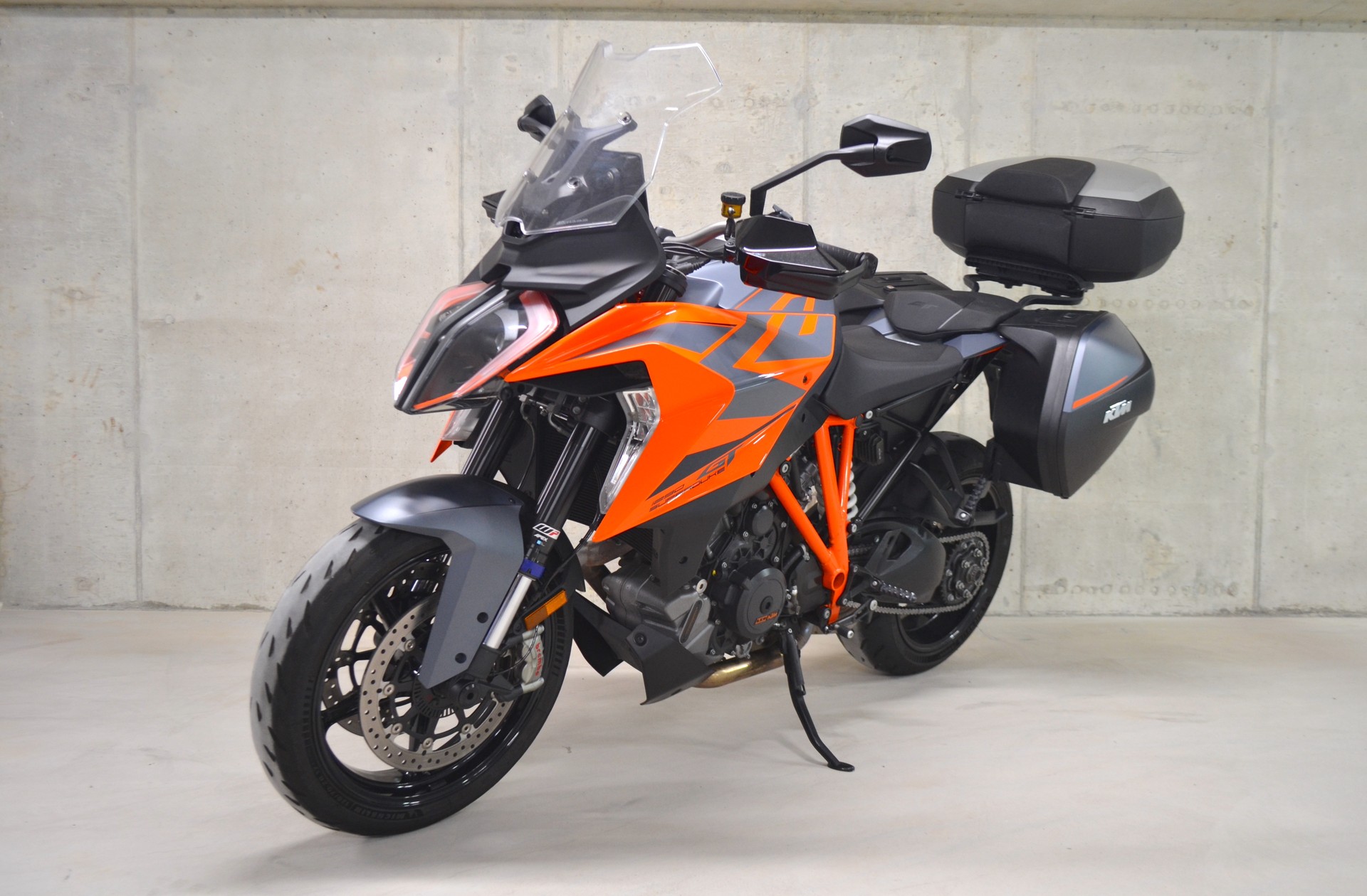 KTM 1290 Super Duke GT-image-1