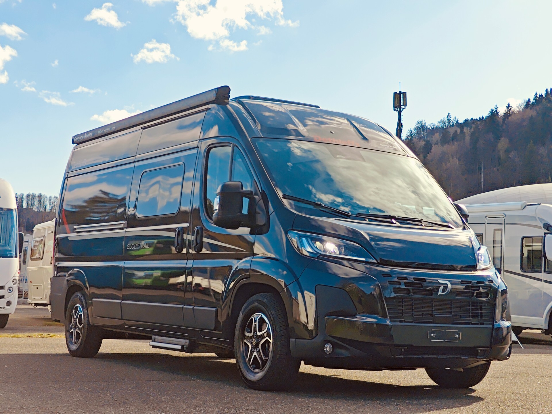 FIAT Dethleffs Globetrail 600 ER -- Automat -- Längsbett -- Klimaanlage -- SAT-Anlage & TV -- Lithiumbatterie-showroom-element-2
