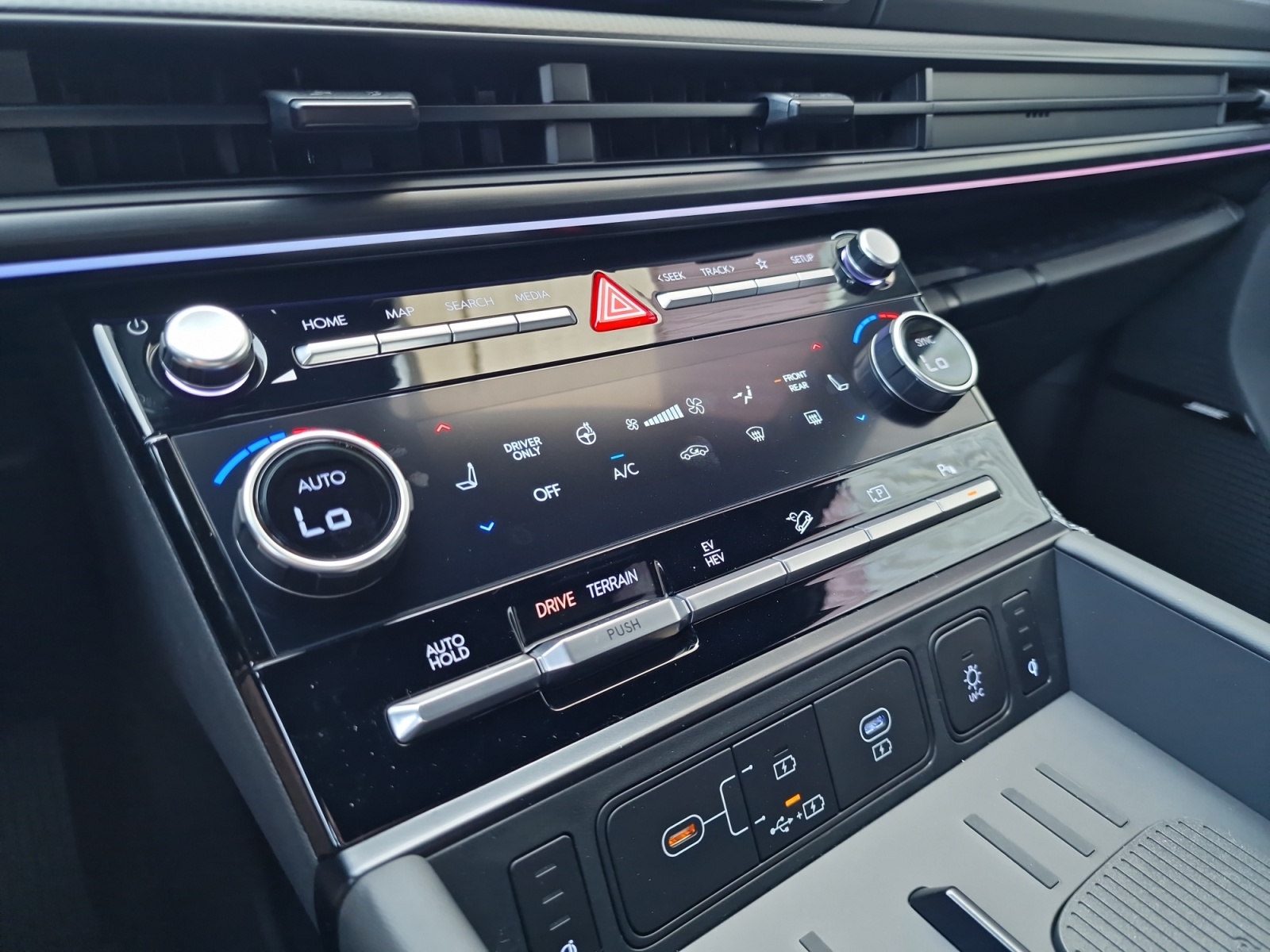 HYUNDAI Santa Fe 1.6 PHEV Calligraphy 4WD 288PS NEW MODEL 7-Sitzer-image-23
