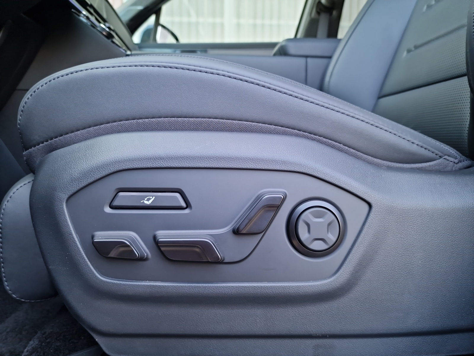 HYUNDAI Santa Fe 1.6 PHEV Calligraphy 4WD 288PS NEW MODEL 7-Sitzer-image-10