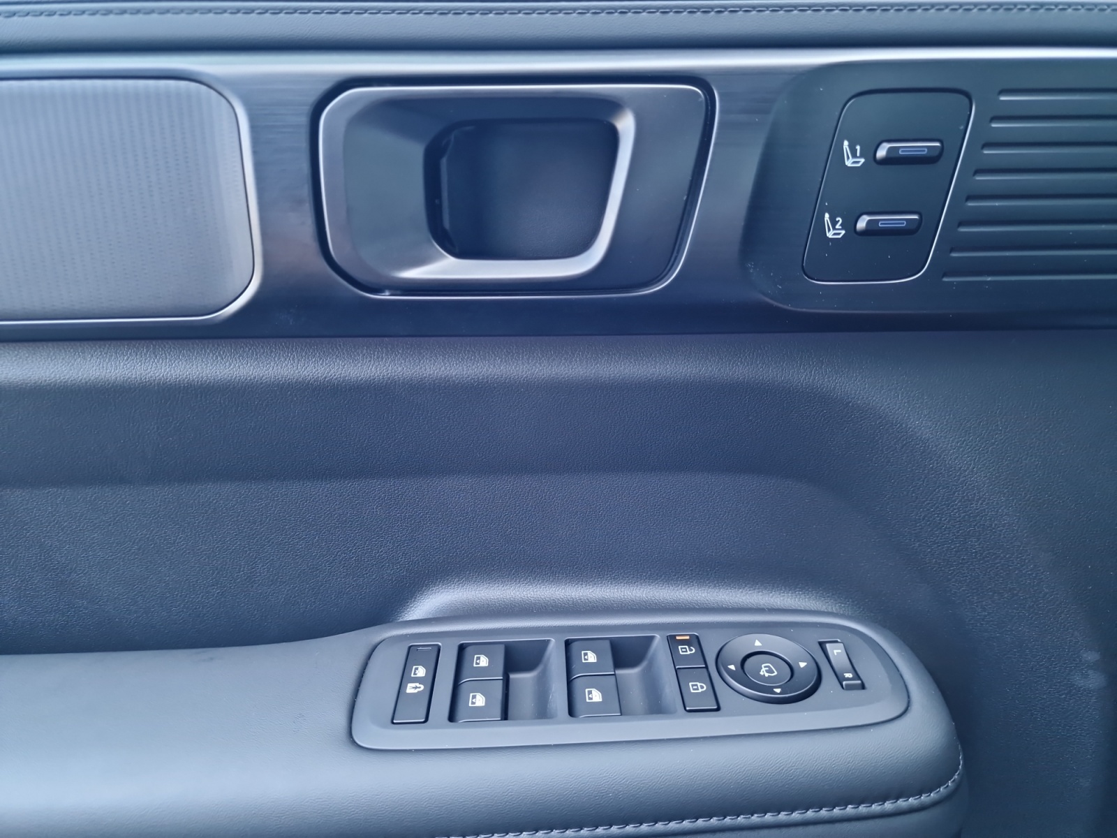 HYUNDAI Santa Fe 1.6 PHEV Calligraphy 4WD 288PS NEW MODEL 7-Sitzer-image-13