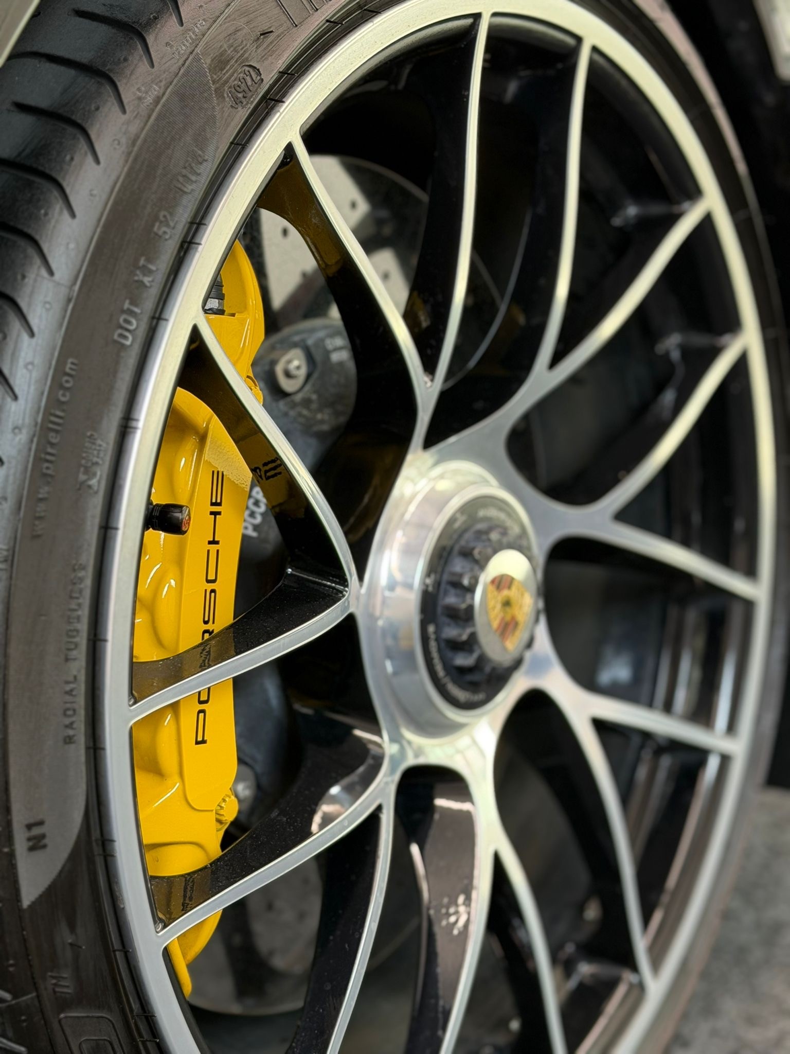 PORSCHE 911 Turbo S Cabrio PDK-image-9