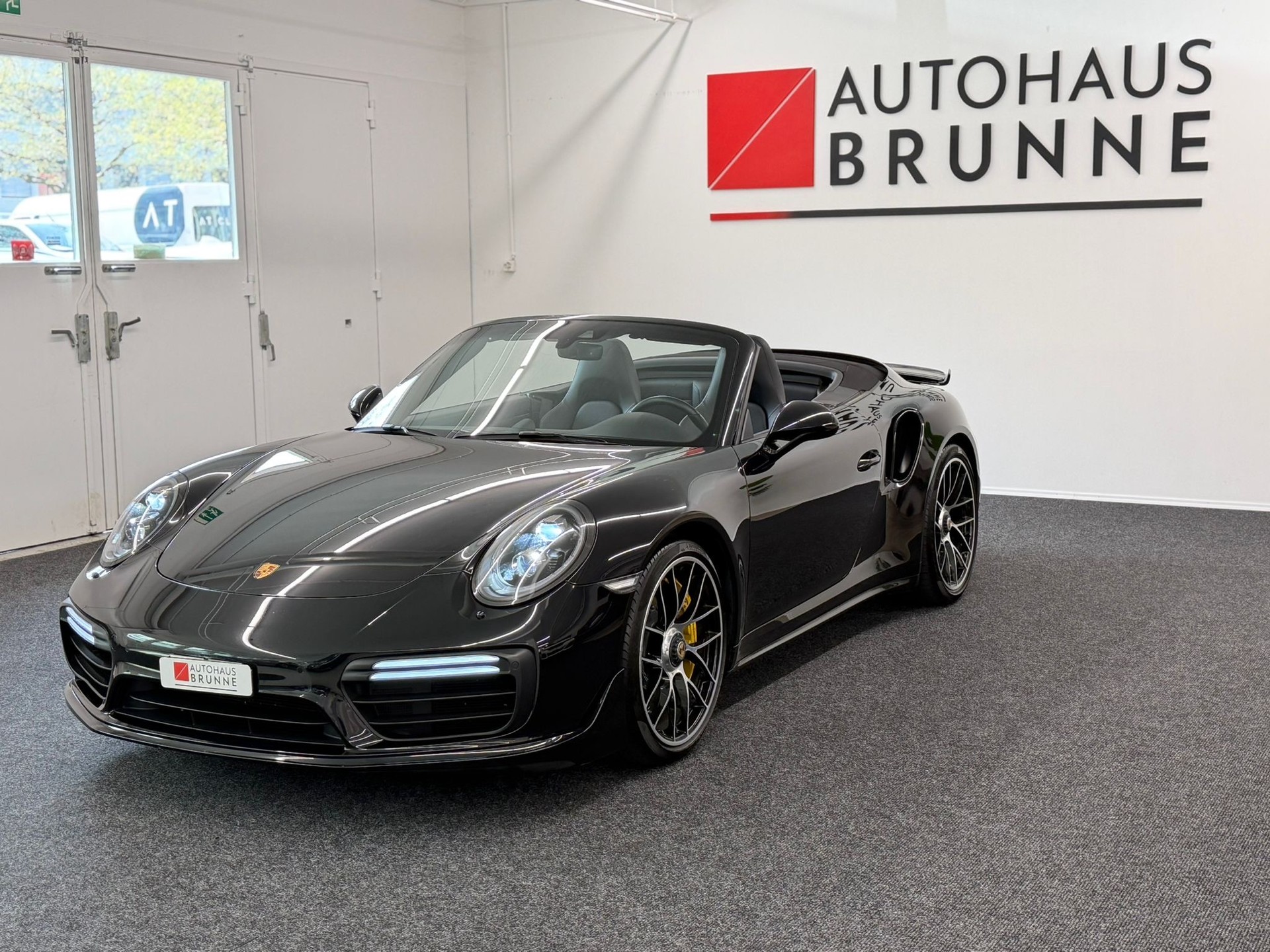 PORSCHE 911 Turbo S Cabrio PDK-showroom-element-1