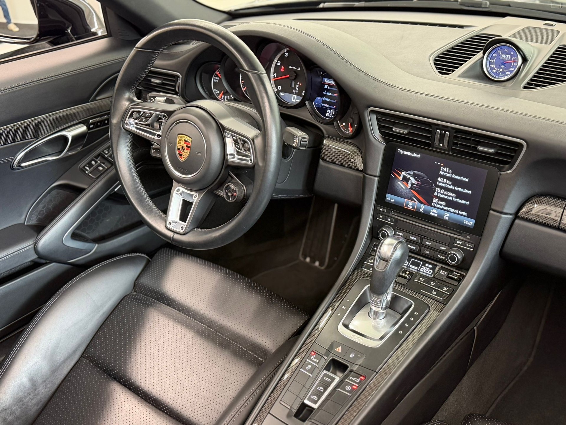 PORSCHE 911 Turbo S Cabrio PDK-image-26